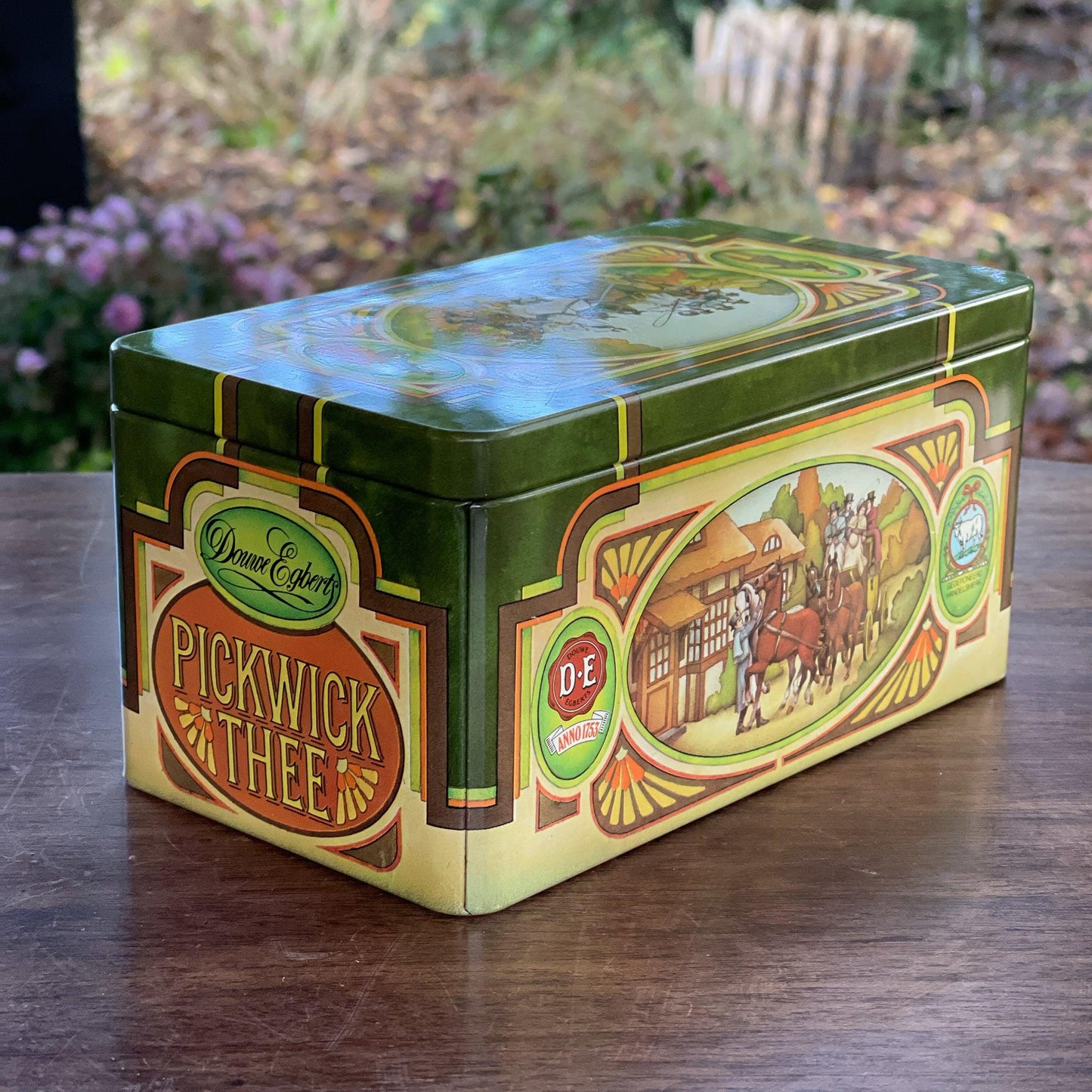 Vintage bewaarblik voor thee van Douwe Egberts Pickwick - Bamestra Curiosa