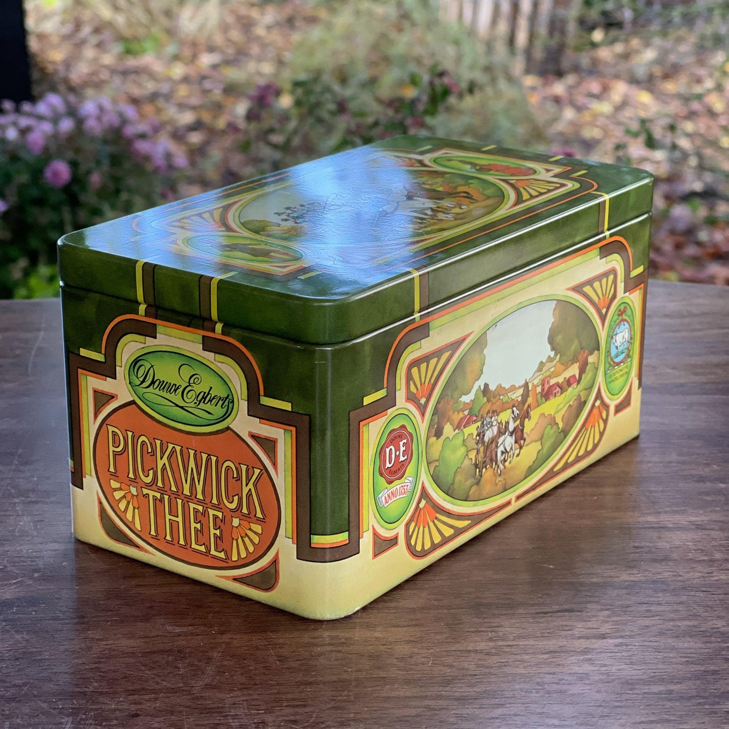 Vintage bewaarblik voor thee van Douwe Egberts Pickwick - Bamestra Curiosa