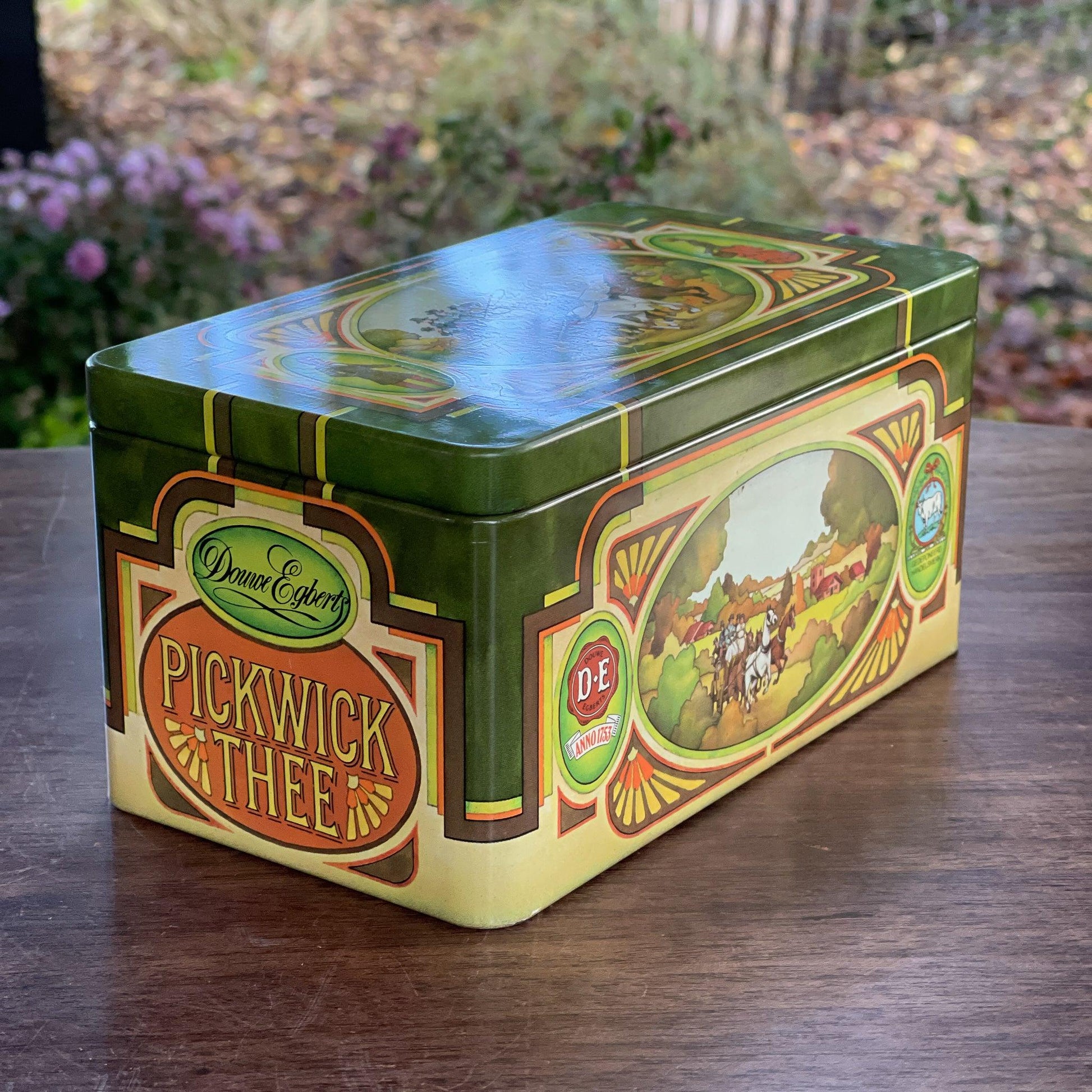 Vintage bewaarblik voor thee van Douwe Egberts Pickwick - Bamestra Curiosa