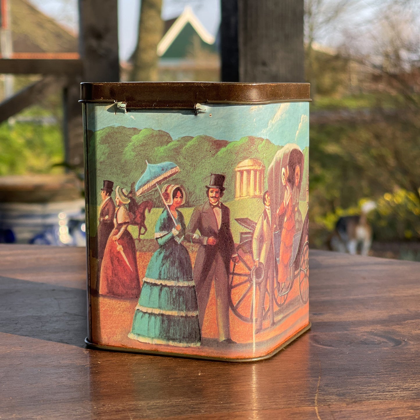 Vintage Blik Hofnar Met Romantisch Tafereel - The Collectionist