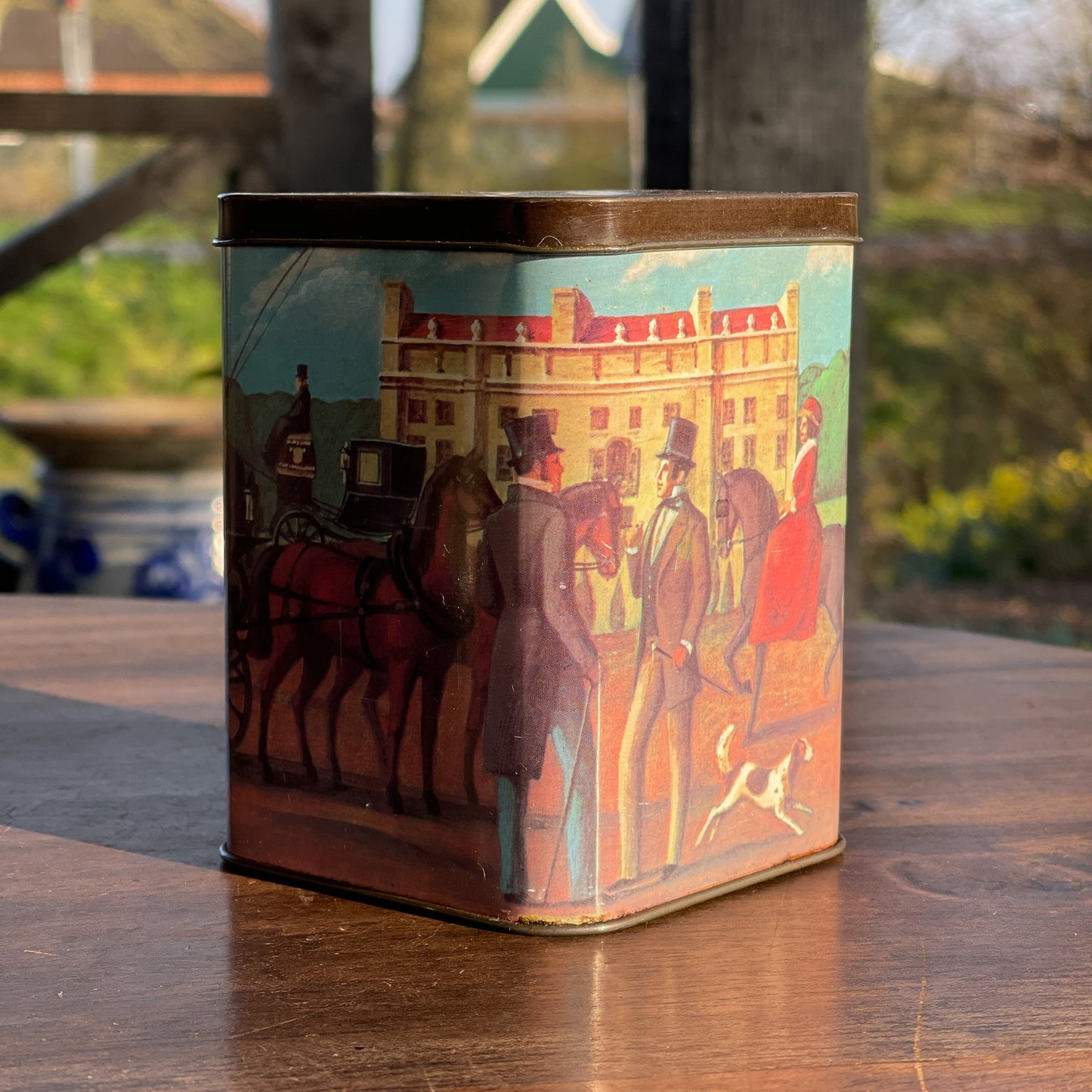 Vintage Blik Hofnar Met Romantisch Tafereel - The Collectionist