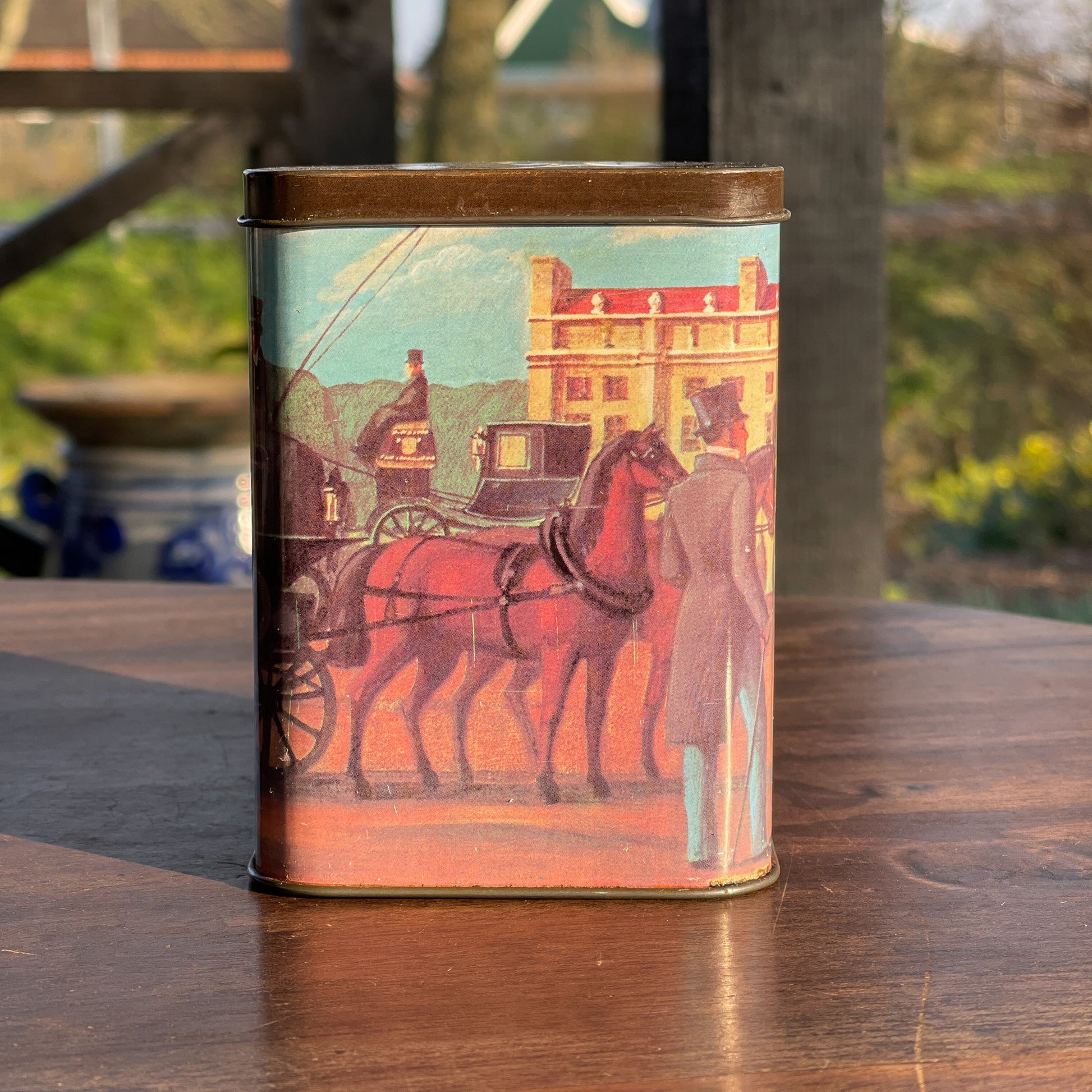 Vintage Blik Hofnar Met Romantisch Tafereel - The Collectionist