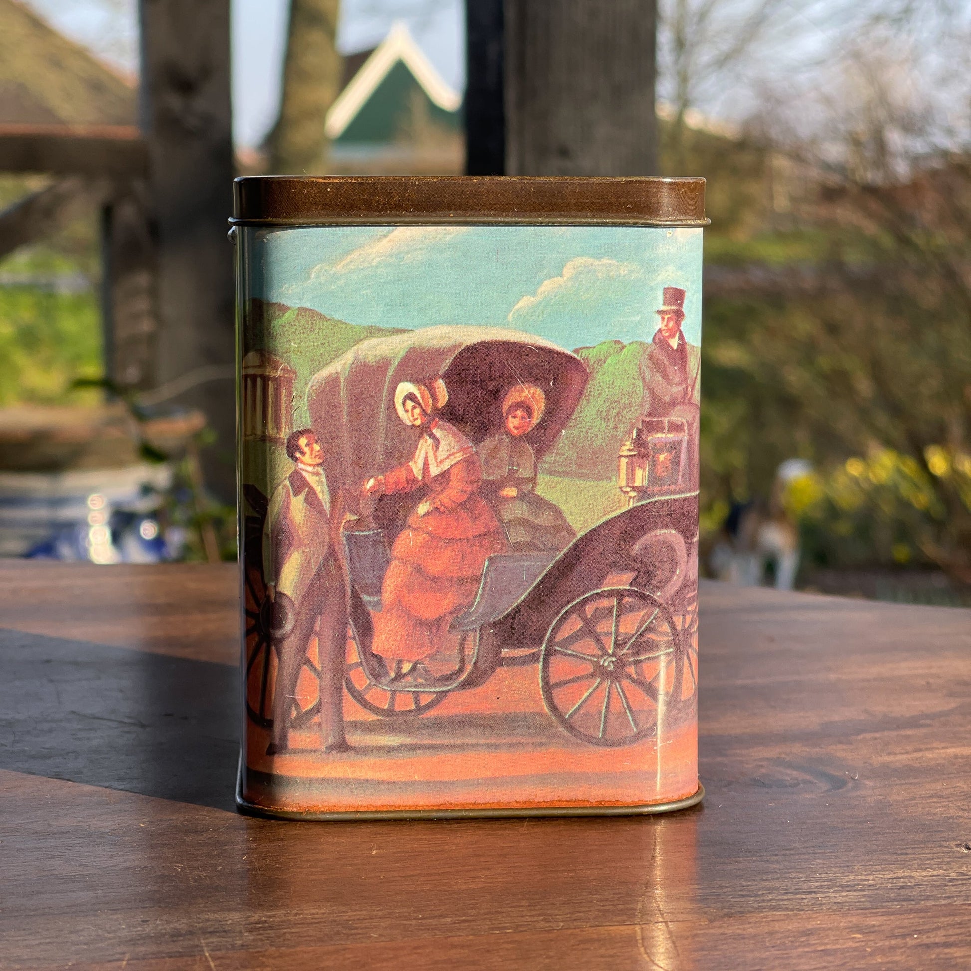 Vintage Blik Hofnar Met Romantisch Tafereel - The Collectionist