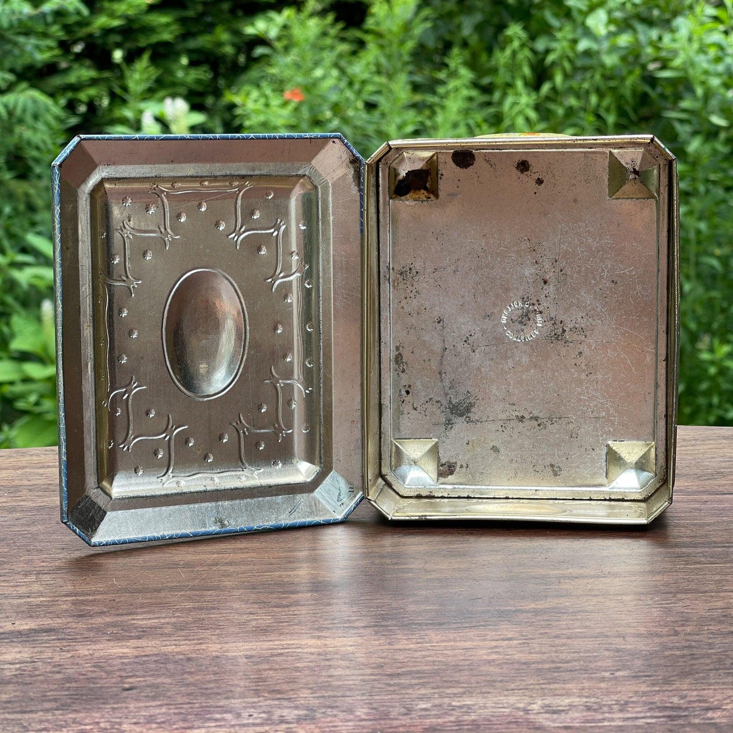 Vintage blik met bloemen - Bamestra Curiosa