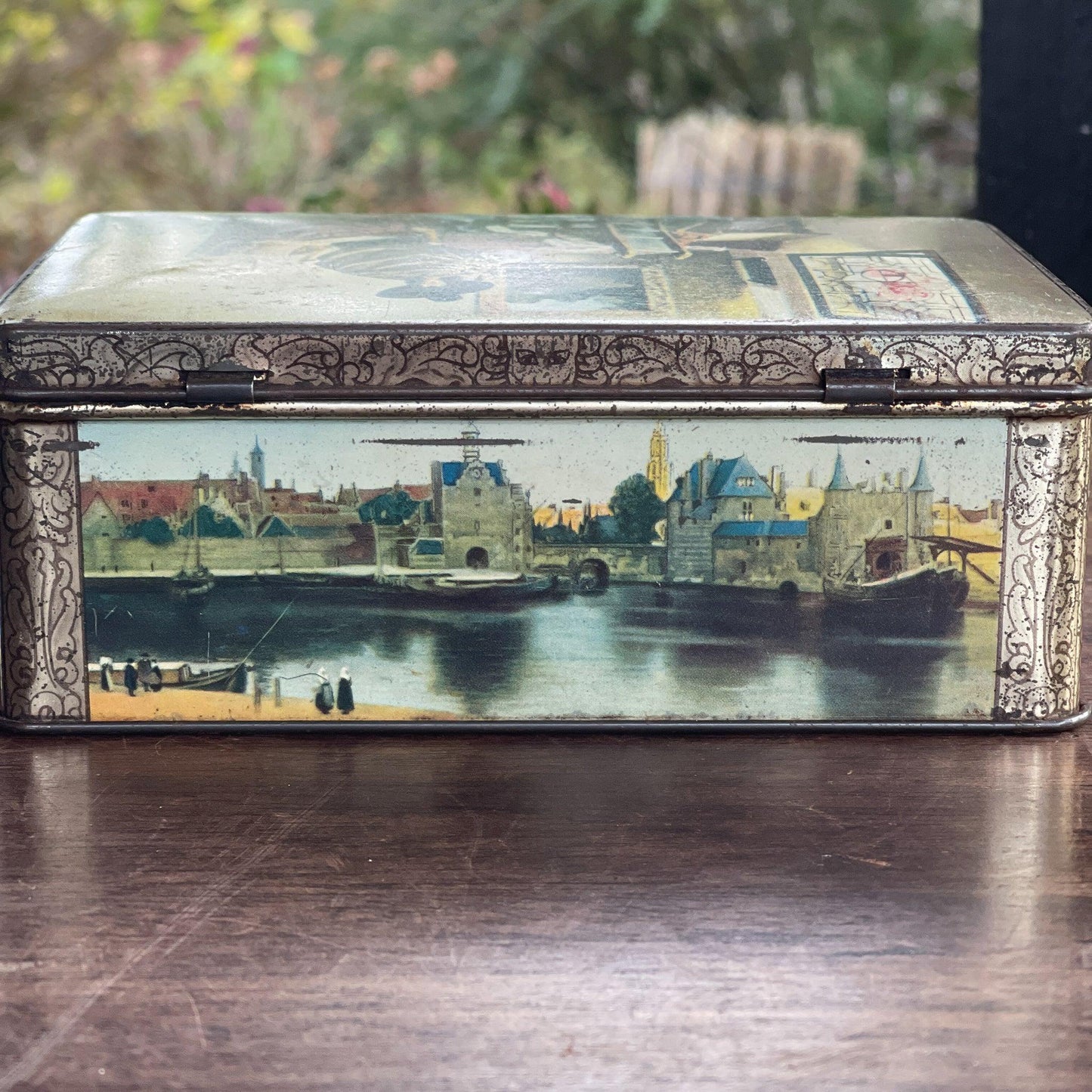 Vintage blik met Hollandse taferelen van het merk HUS - Bamestra Curiosa