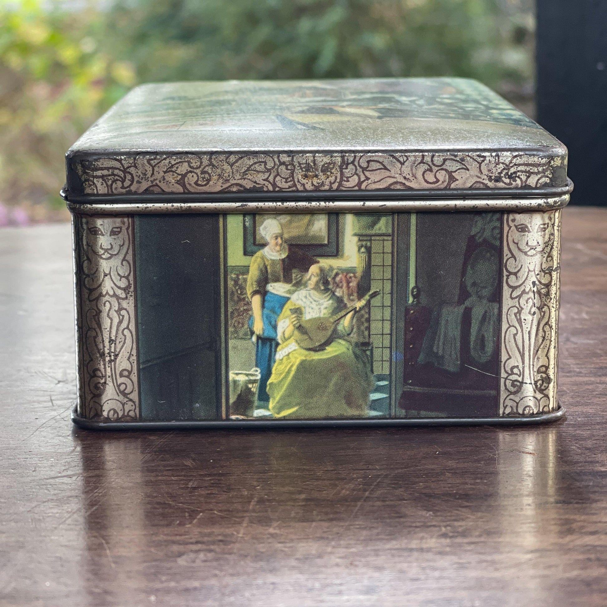 Vintage blik met Hollandse taferelen van het merk HUS - Bamestra Curiosa