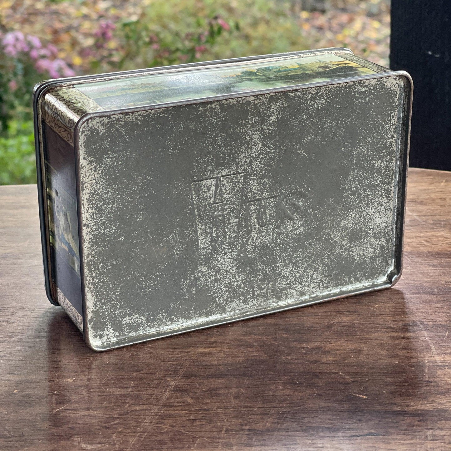 Vintage blik met Hollandse taferelen van het merk HUS - Bamestra Curiosa