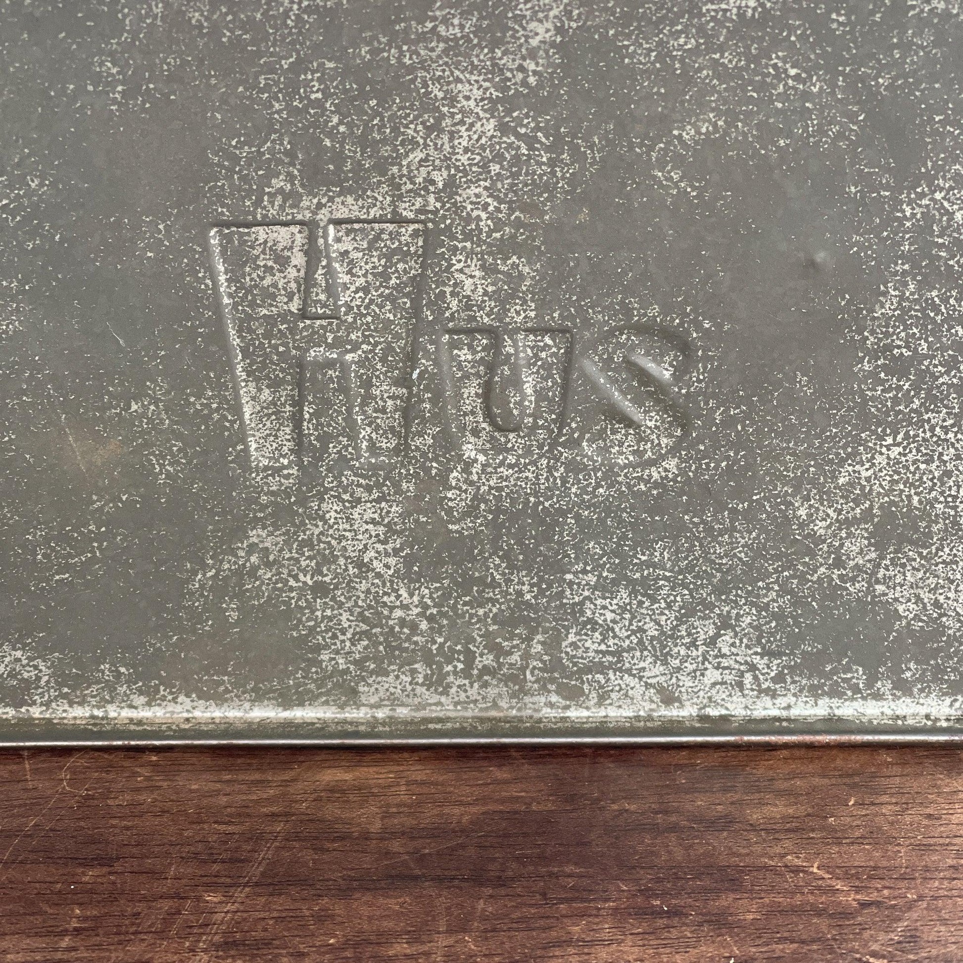 Vintage blik met Hollandse taferelen van het merk HUS - Bamestra Curiosa