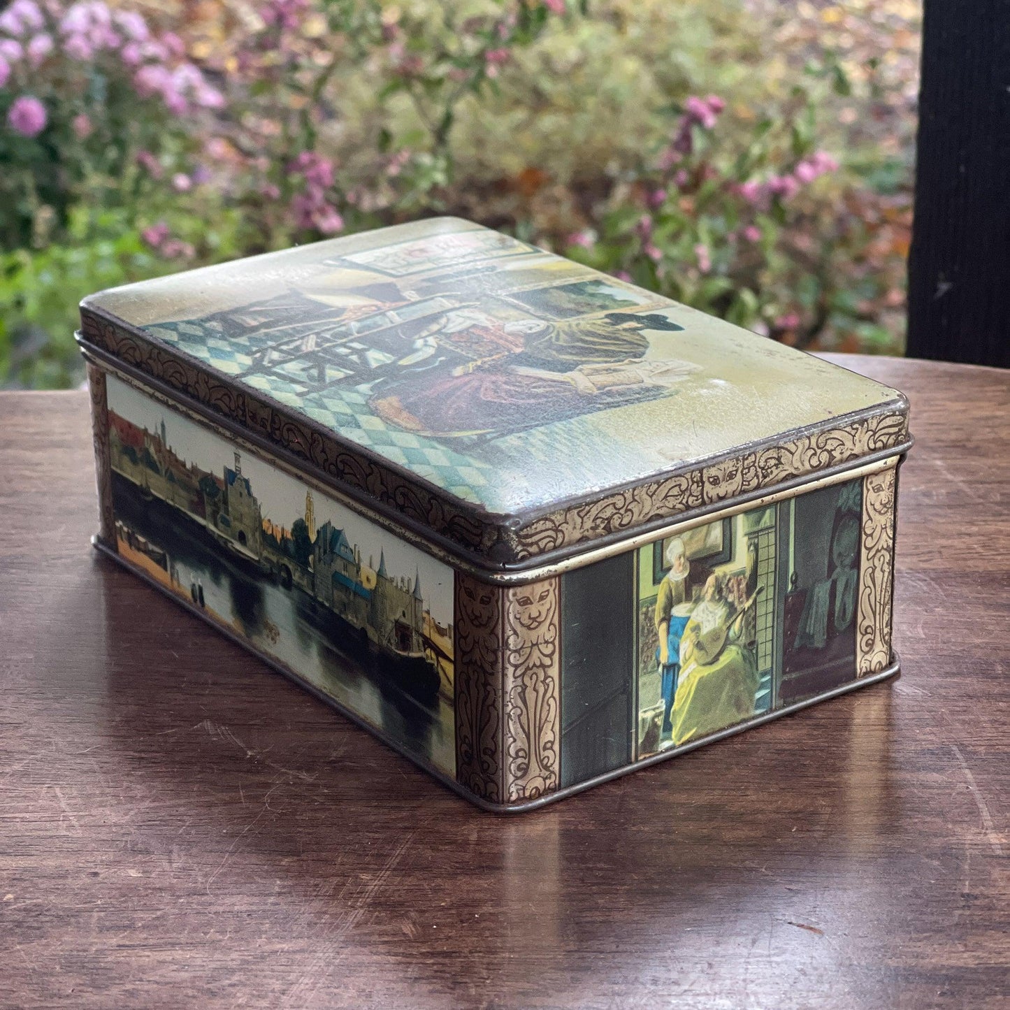 Vintage blik met Hollandse taferelen van het merk HUS - Bamestra Curiosa