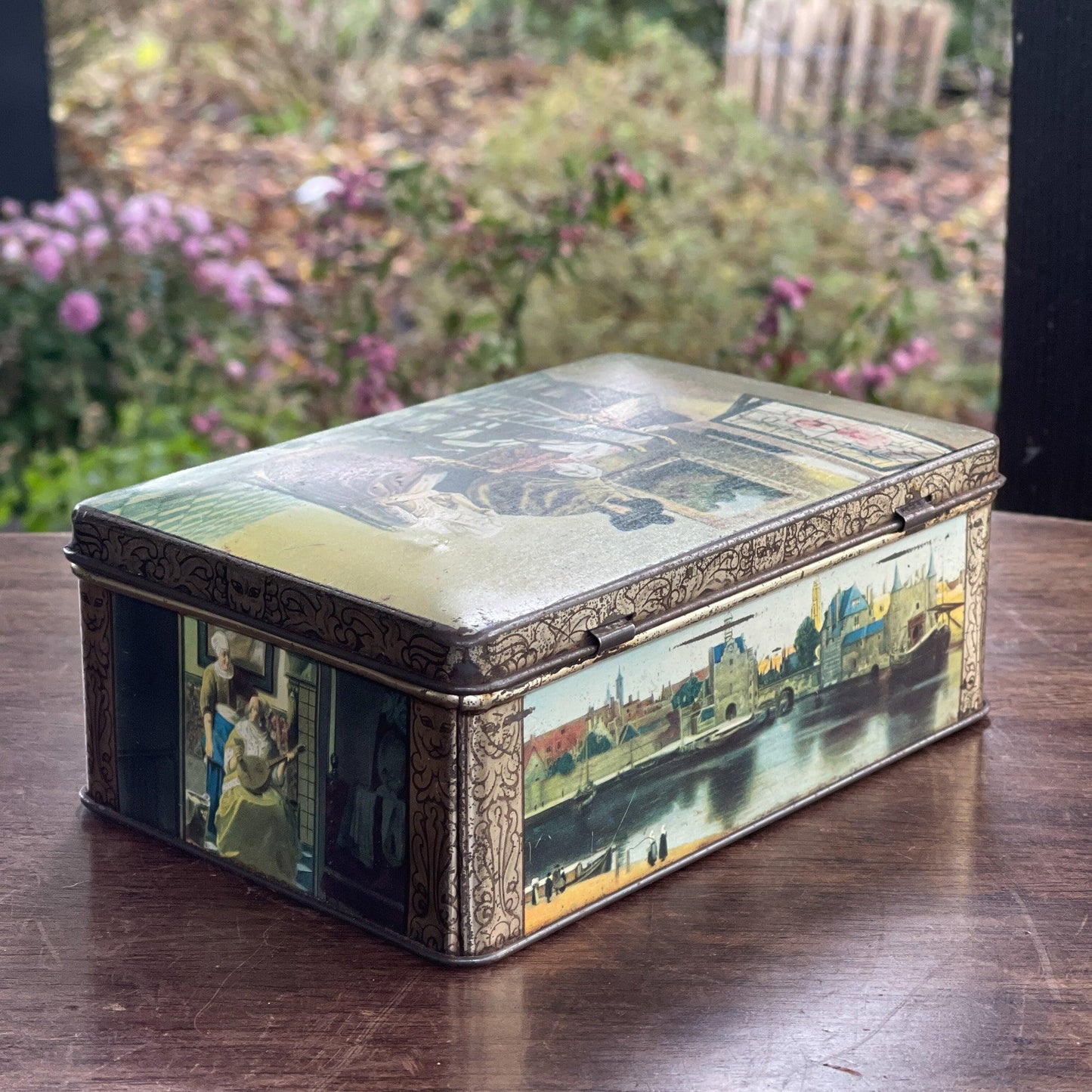 Vintage blik met Hollandse taferelen van het merk HUS - Bamestra Curiosa