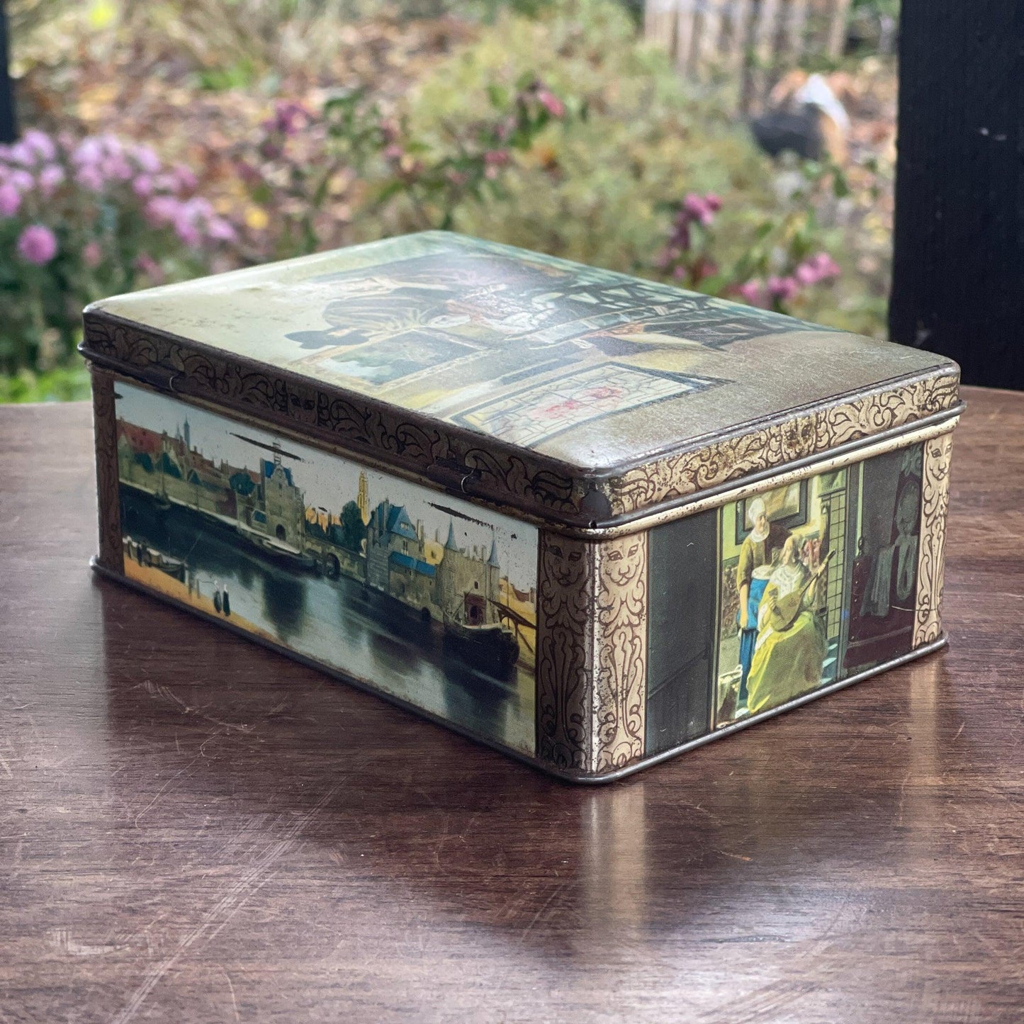 Vintage blik met Hollandse taferelen van het merk HUS - Bamestra Curiosa