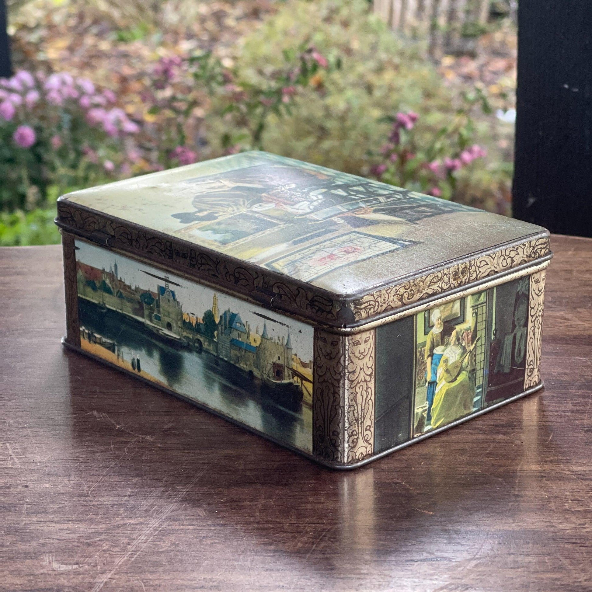 Vintage blik met Hollandse taferelen van het merk HUS - Bamestra Curiosa