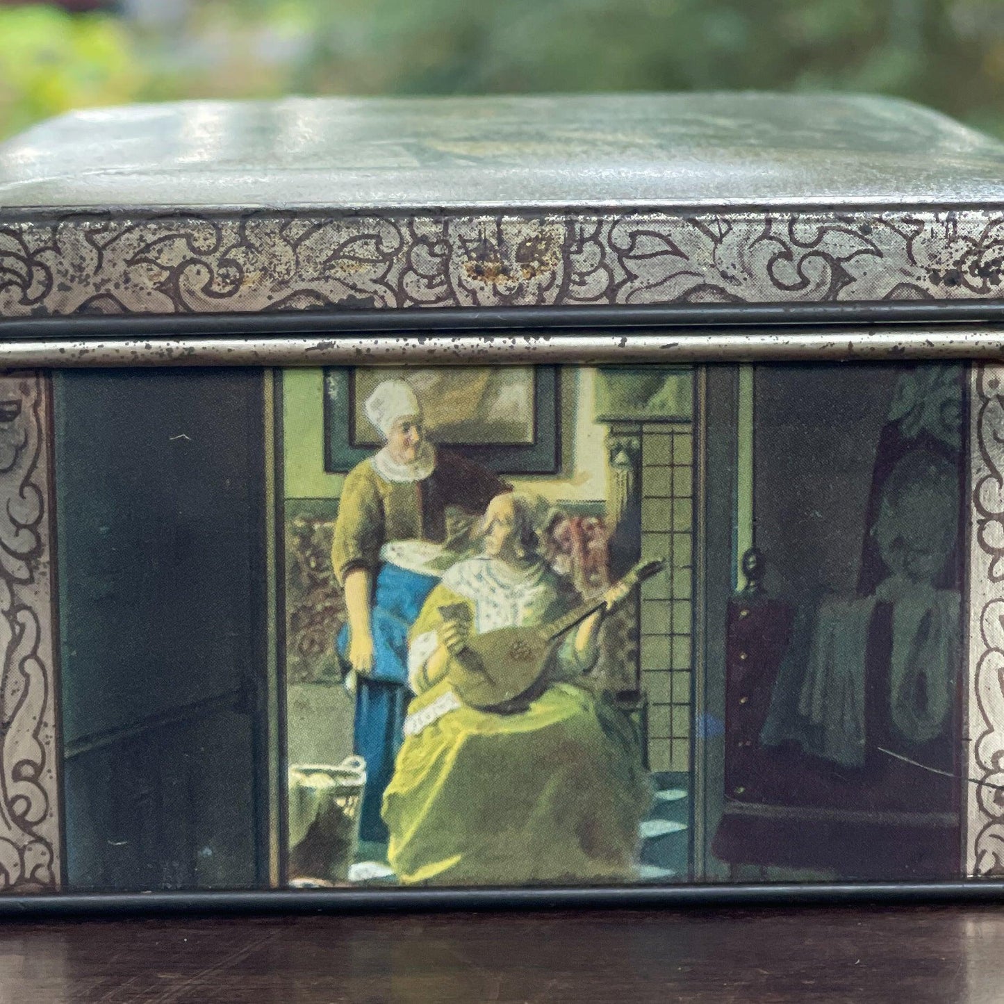 Vintage blik met Hollandse taferelen van het merk HUS - Bamestra Curiosa