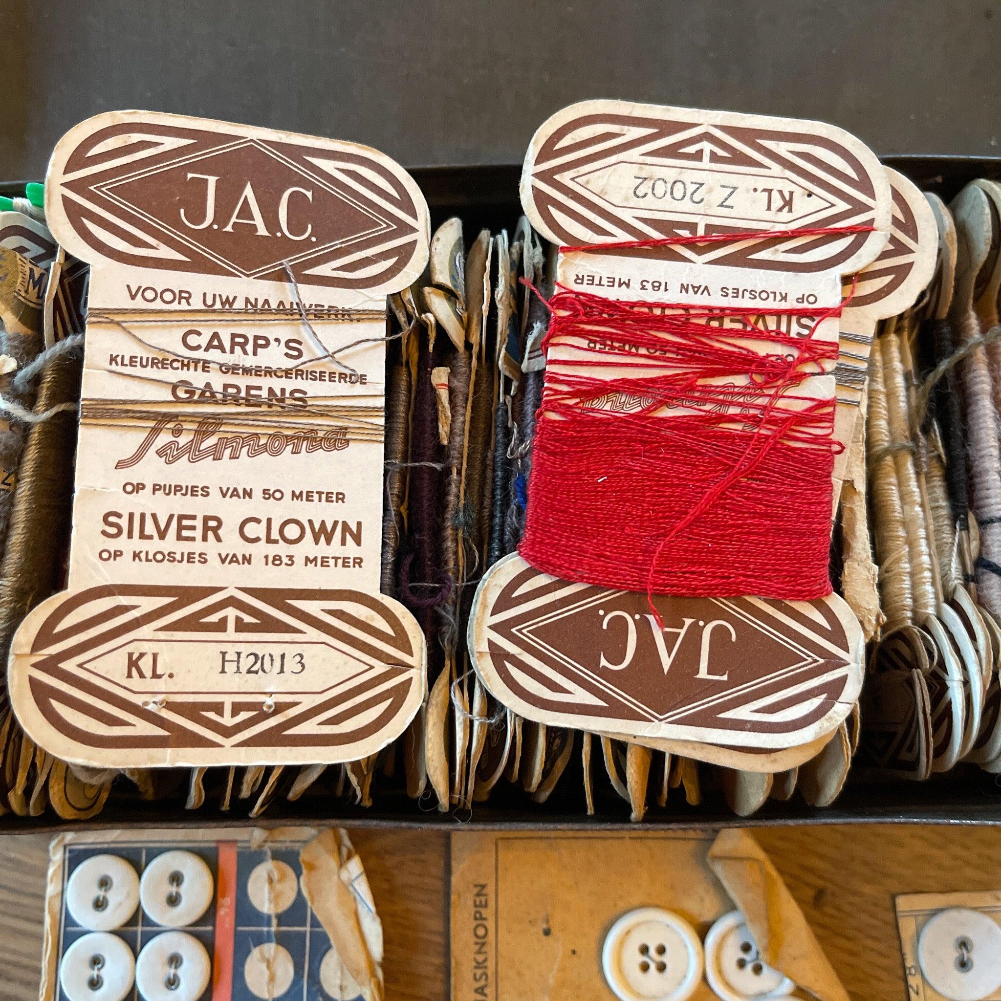 Vintage blik met linnen, knopen en sokkenstop wol - The Collectionist