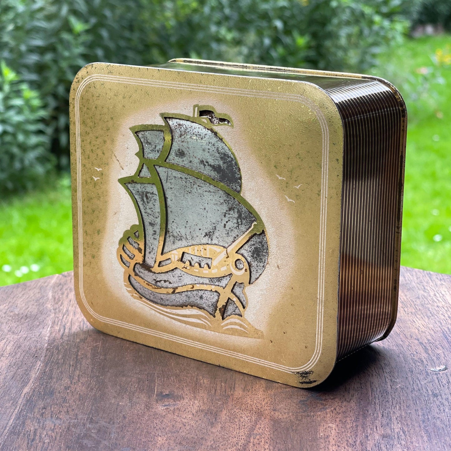 Vintage blik met zeilschip - Bamestra Curiosa