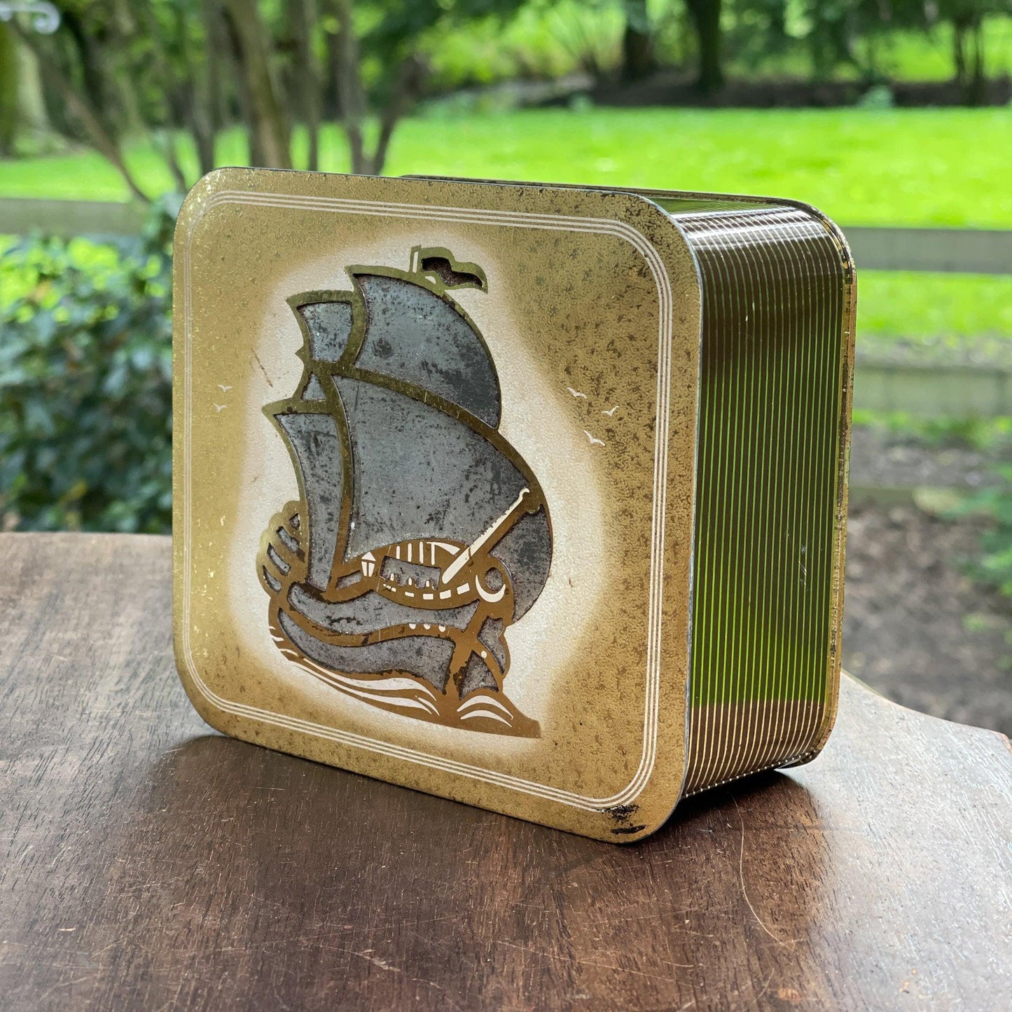 Vintage blik met zeilschip - Bamestra Curiosa