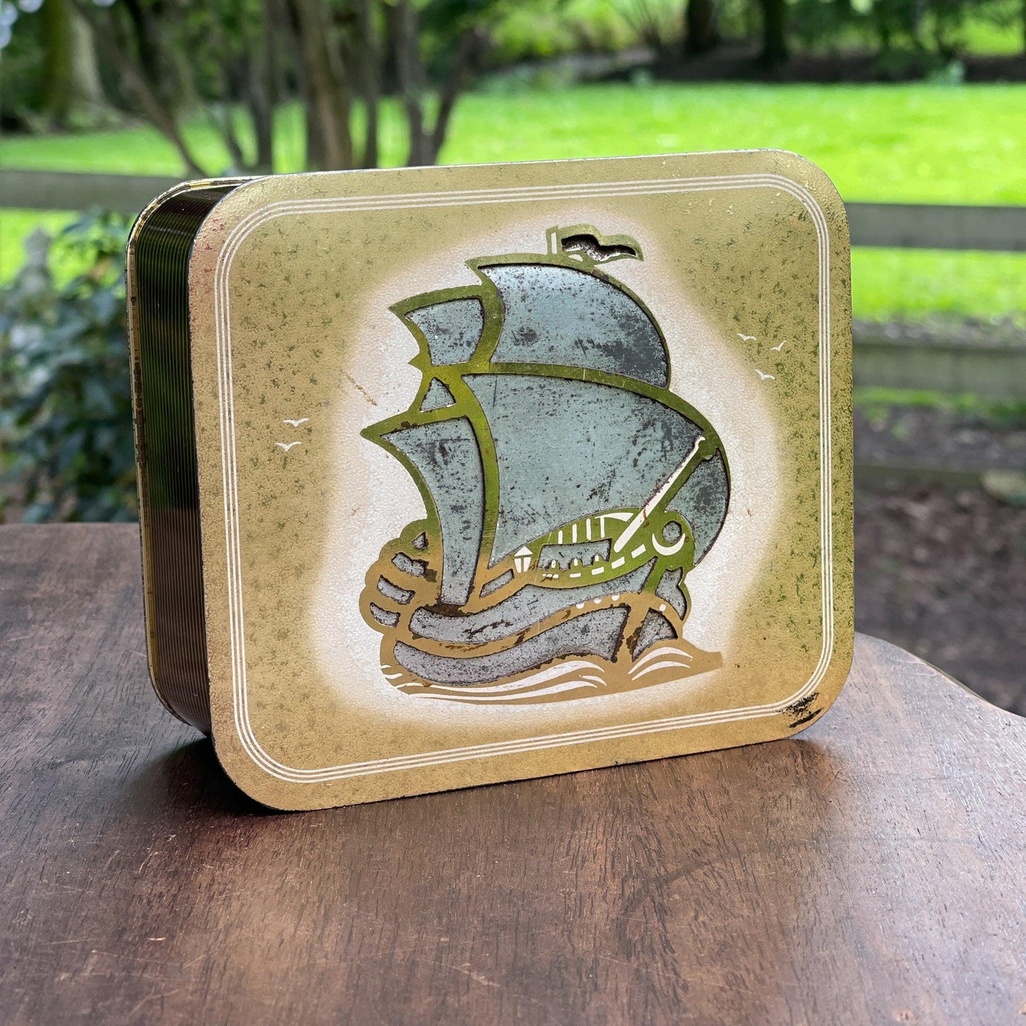 Vintage blik met zeilschip - Bamestra Curiosa