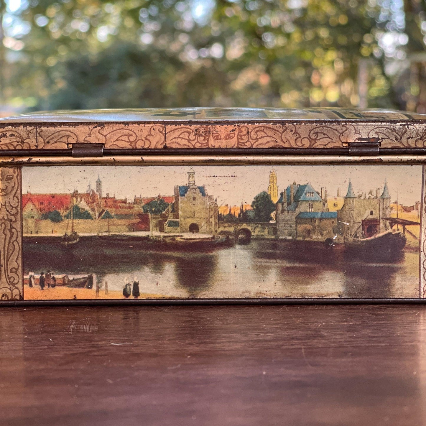 Vintage blikje met Hollandse taferelen van het merk HUS - The Collectionist