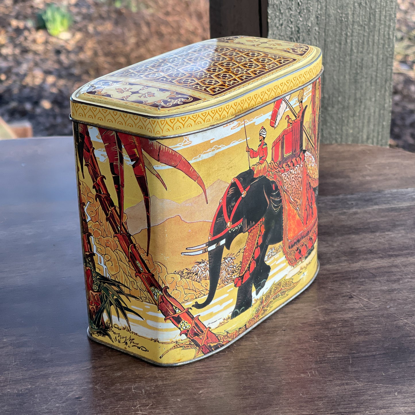 Theeblik Met Olifant - Bamestra Curiosa