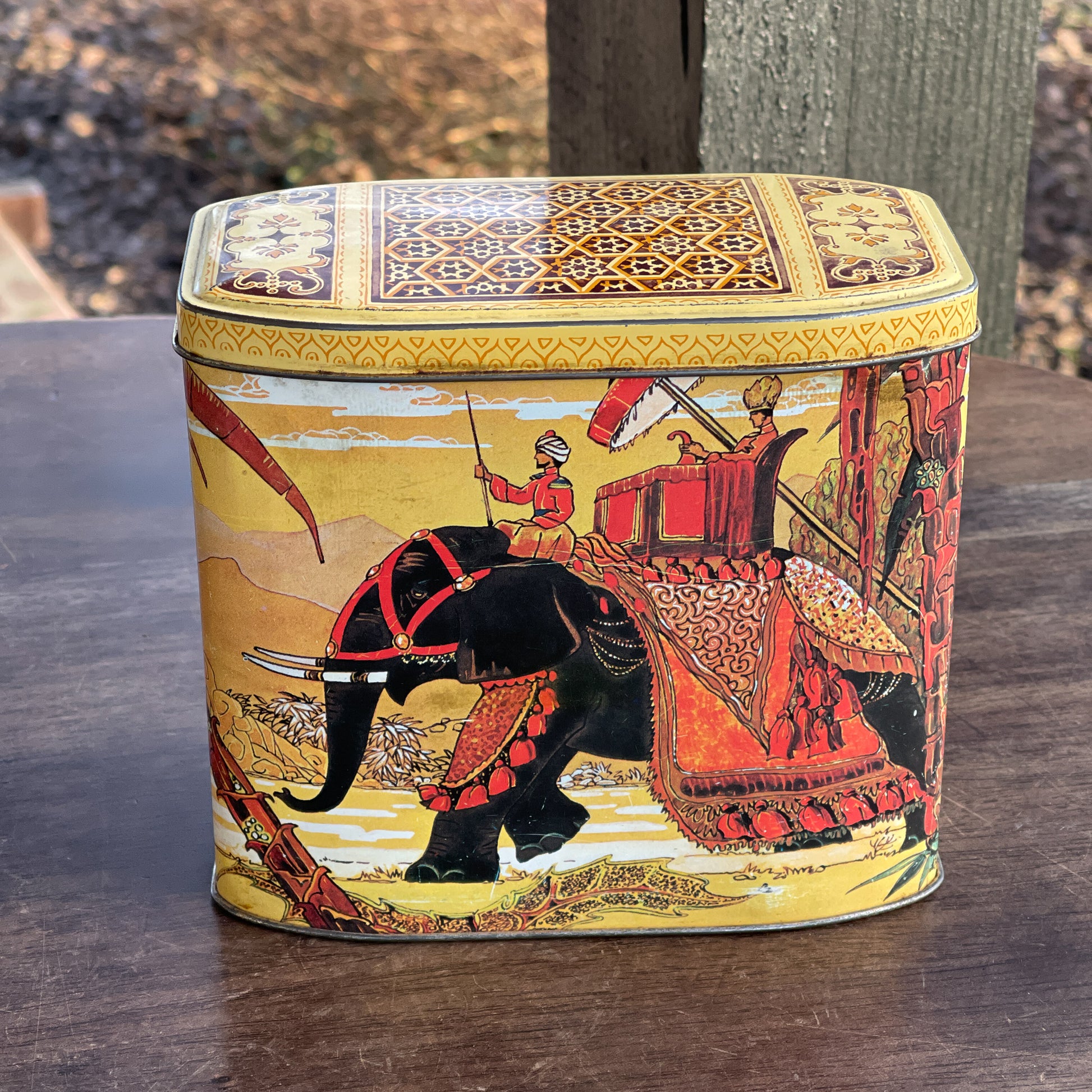 Theeblik Met Olifant - Bamestra Curiosa