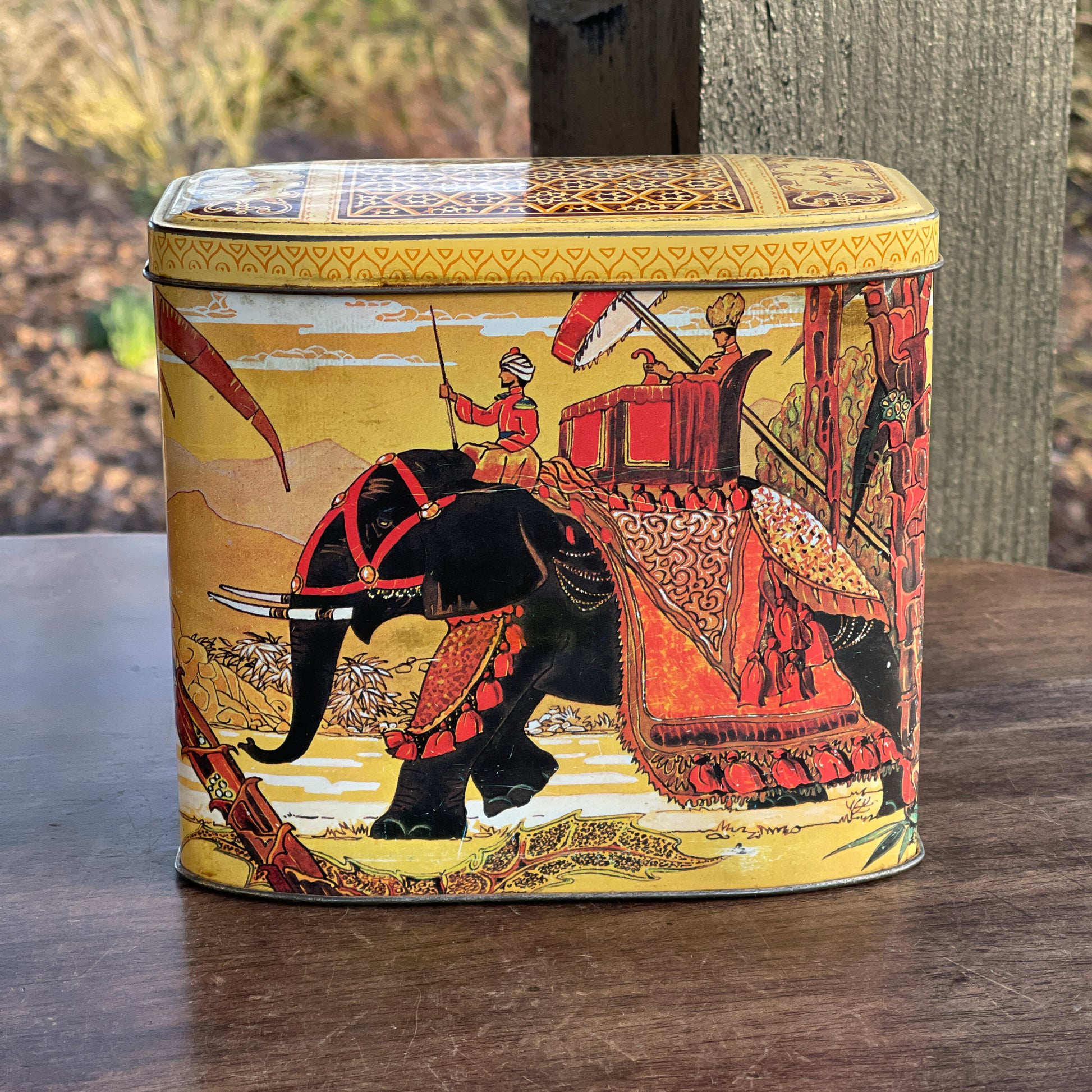 Theeblik Met Olifant - Bamestra Curiosa