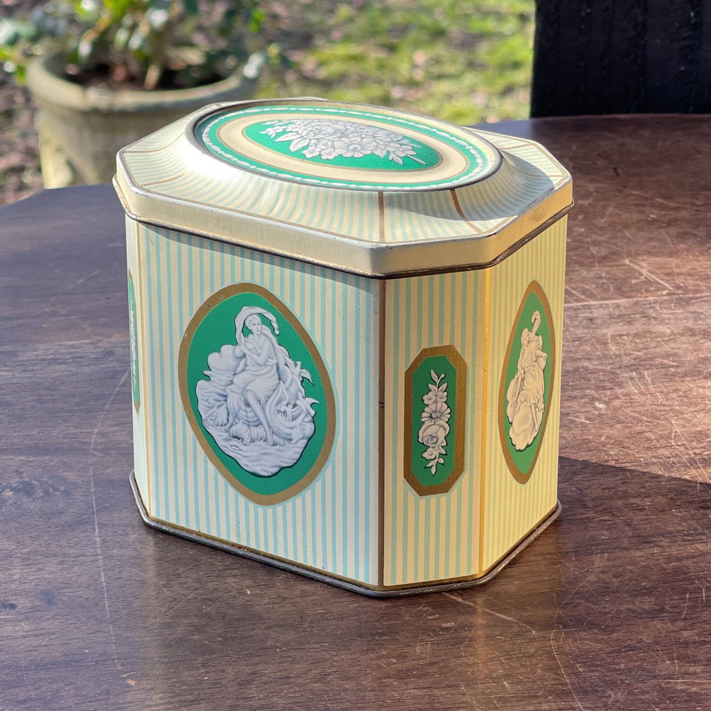 Vintage blikje - Bamestra Curiosa