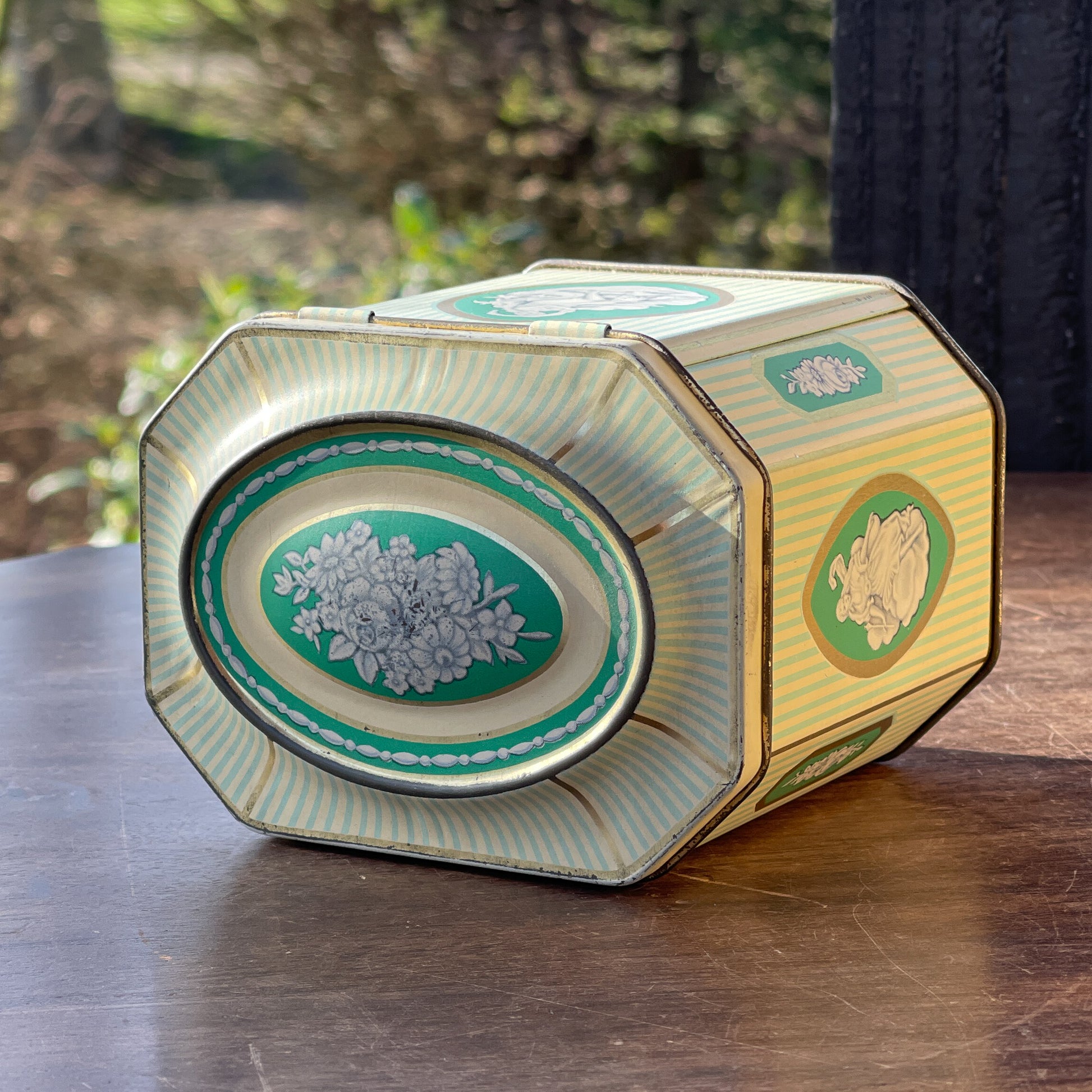 Vintage blikje - Bamestra Curiosa