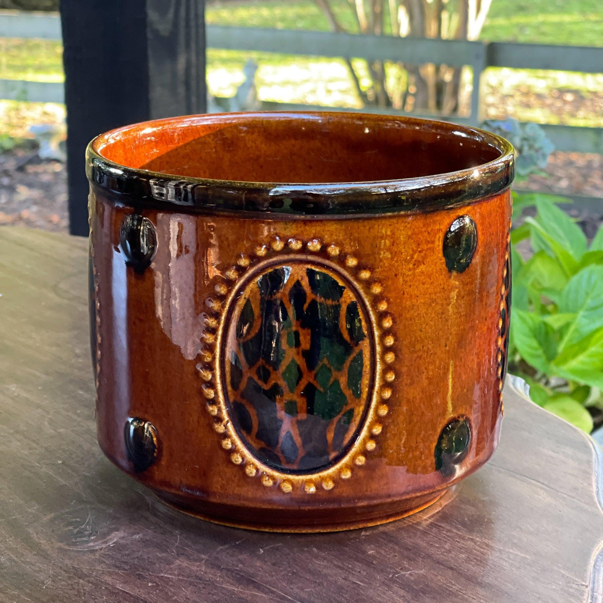 Vintage bloempot met medaillons - Bamestra Curiosa