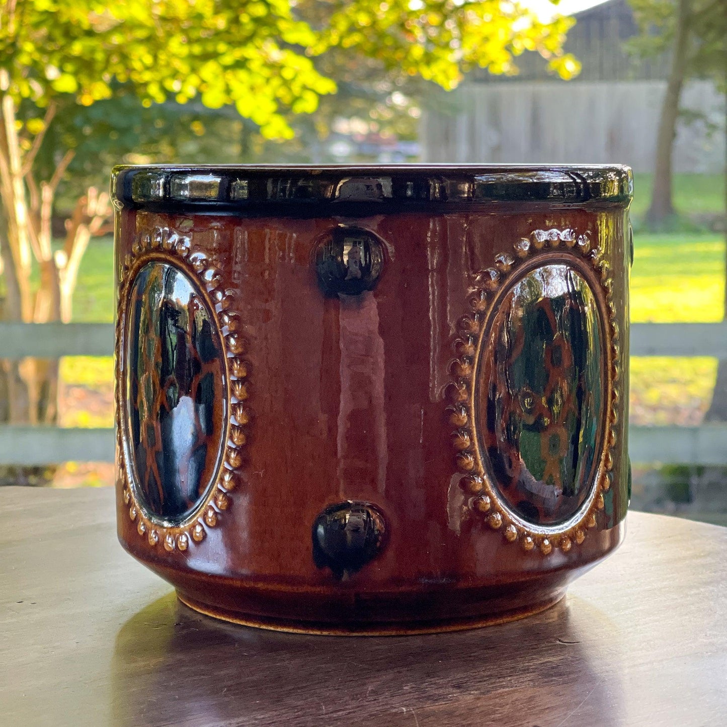 Vintage bloempot met medaillons - Bamestra Curiosa