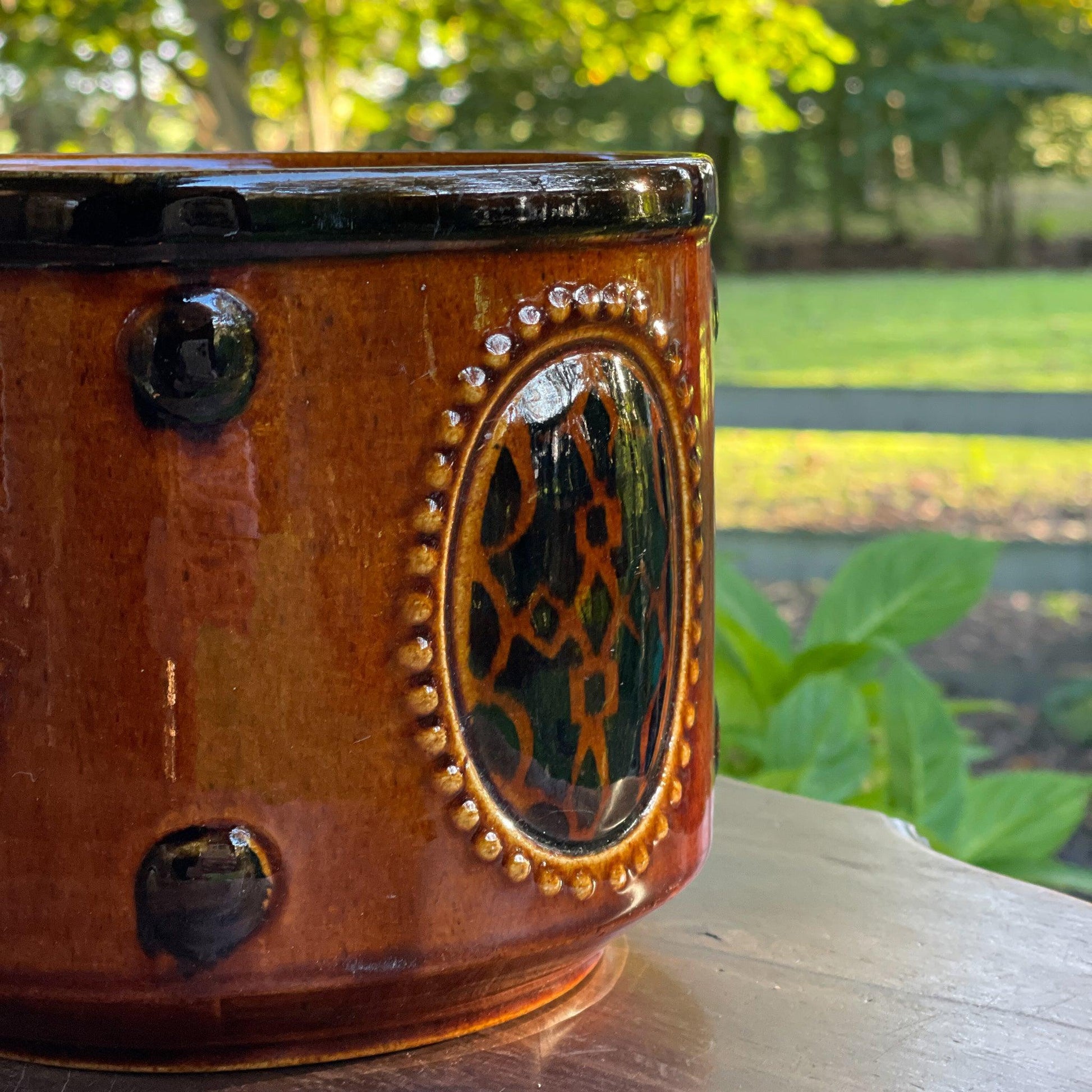 Vintage bloempot met medaillons - Bamestra Curiosa