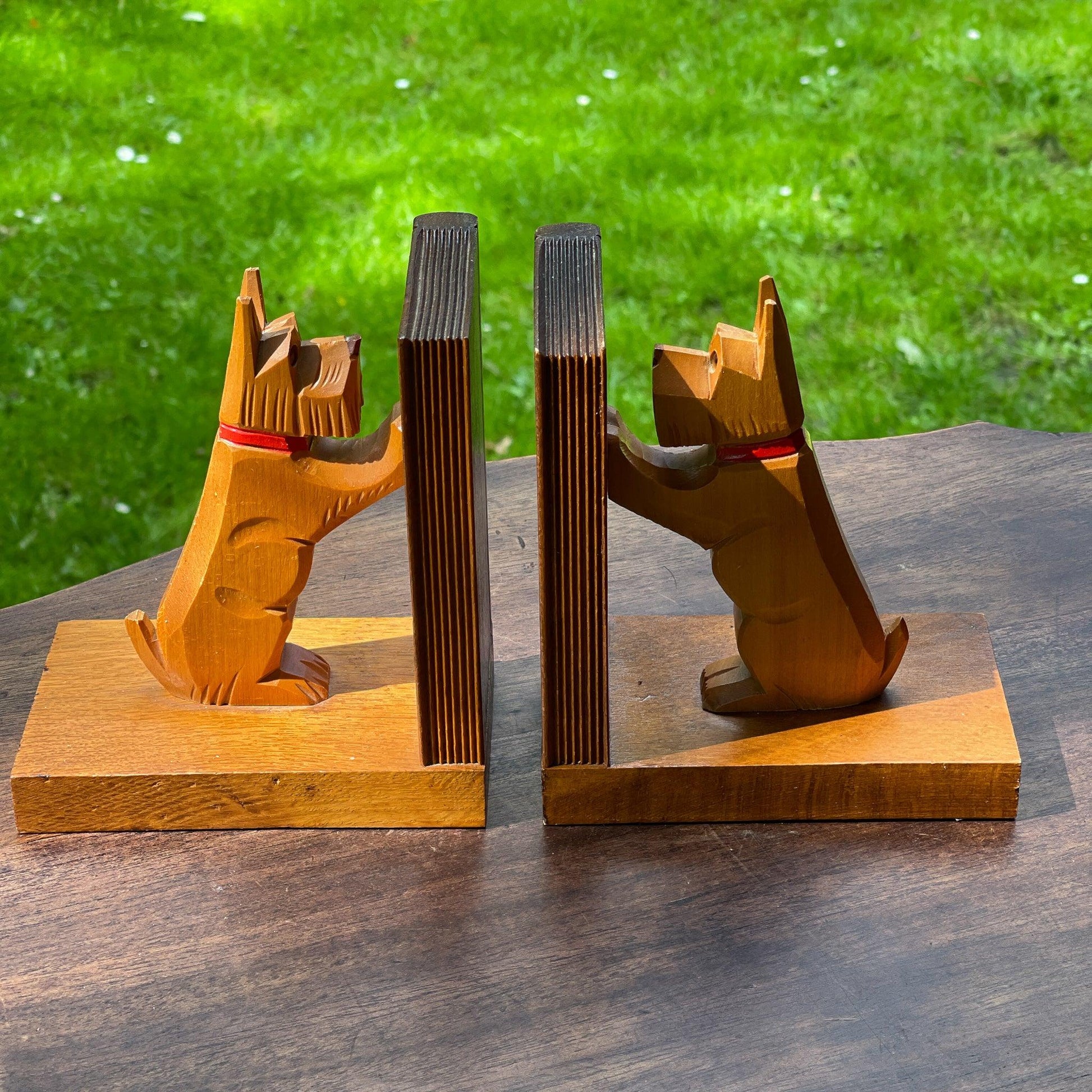 Vintage boekensteunen met hondjes - Bamestra Curiosa