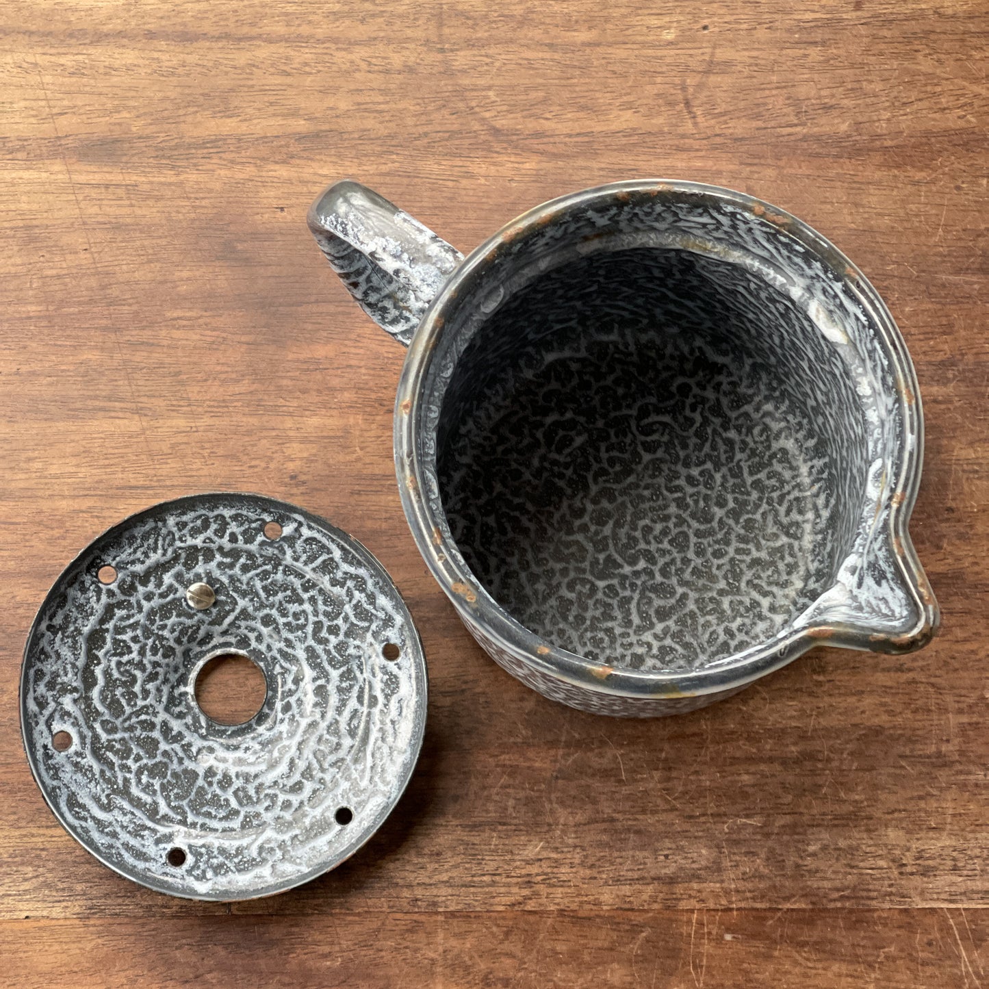 Emaille melkkoker - Bamestra Curiosa