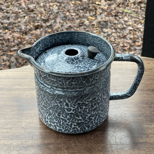 Emaille melkkoker - Bamestra Curiosa