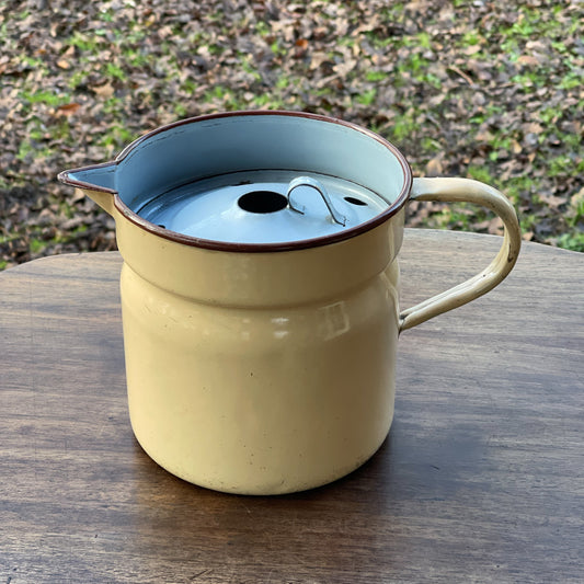 Emaille melkkoker - Bamestra Curiosa