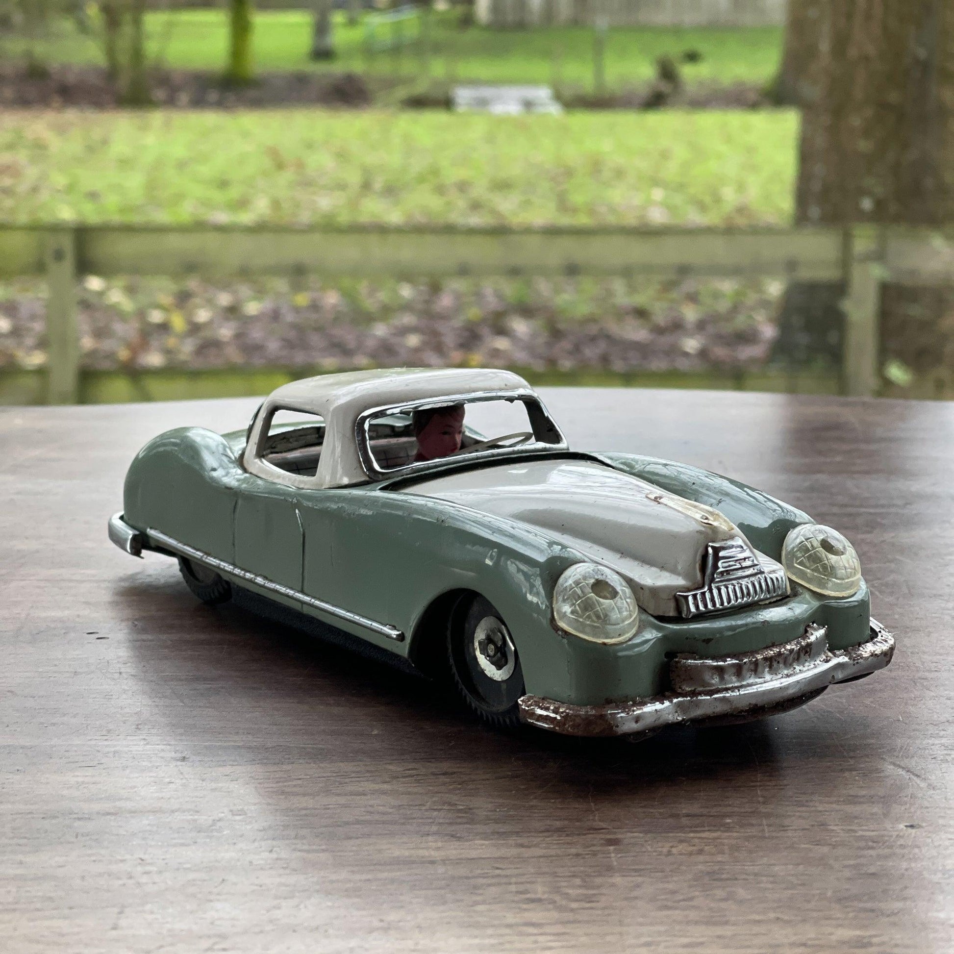 Vintage Lucky Sports Car MF753 - Bamestra Curiosa