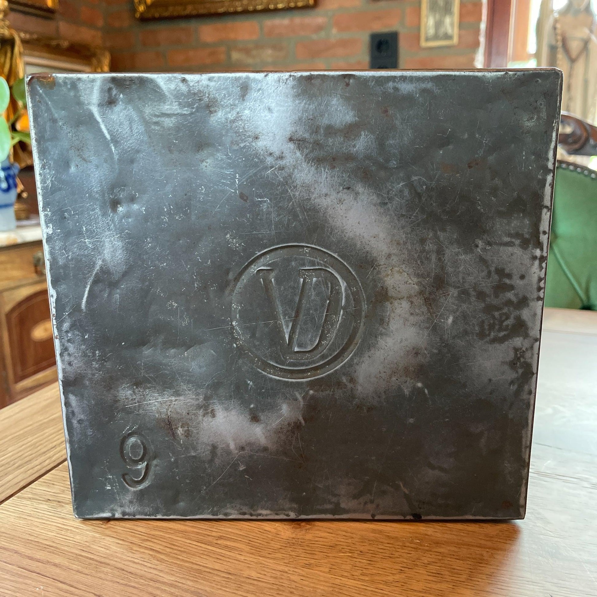 Vintage metalen doos met deksel - Bamestra Curiosa