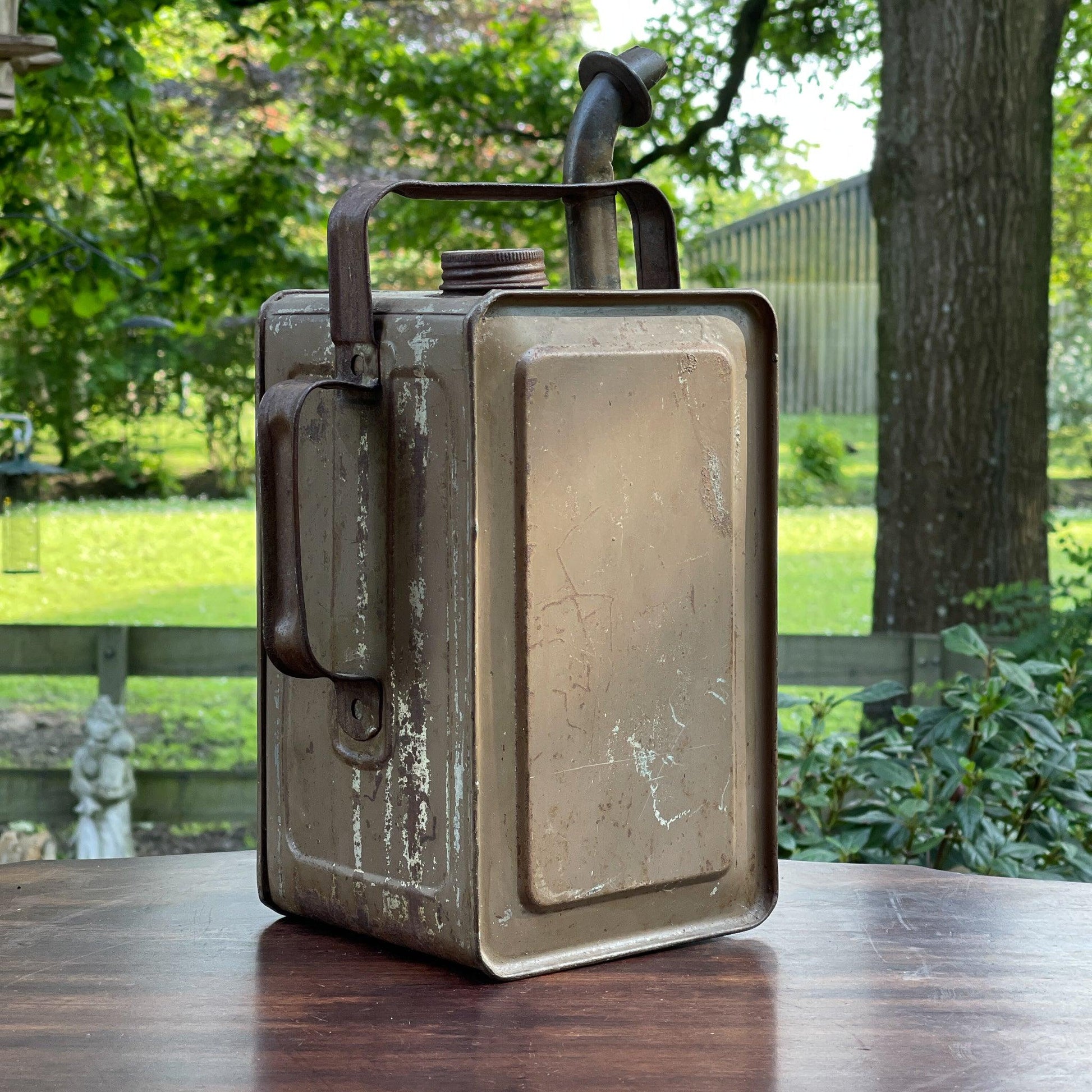 Vintage olie of petroleum kan - Bamestra Curiosa