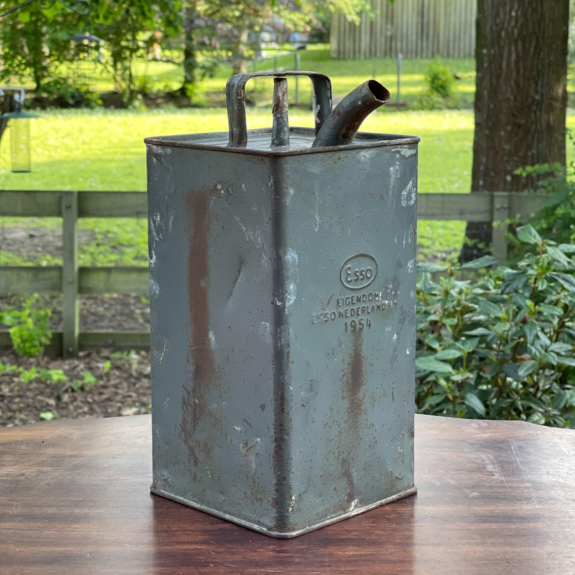 Vintage olie of petroleum kan ESSO 1954 - Bamestra Curiosa