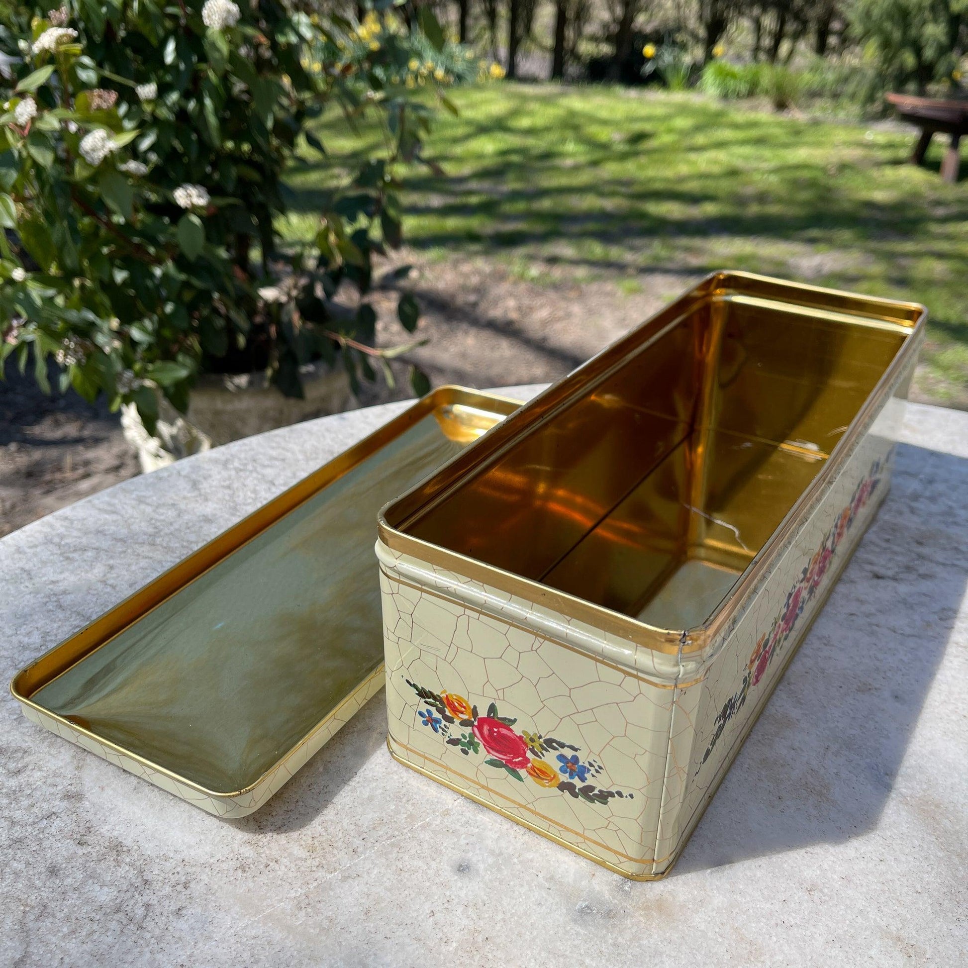Vintage ontbijtkoek blik met rozen - Bamestra Curiosa