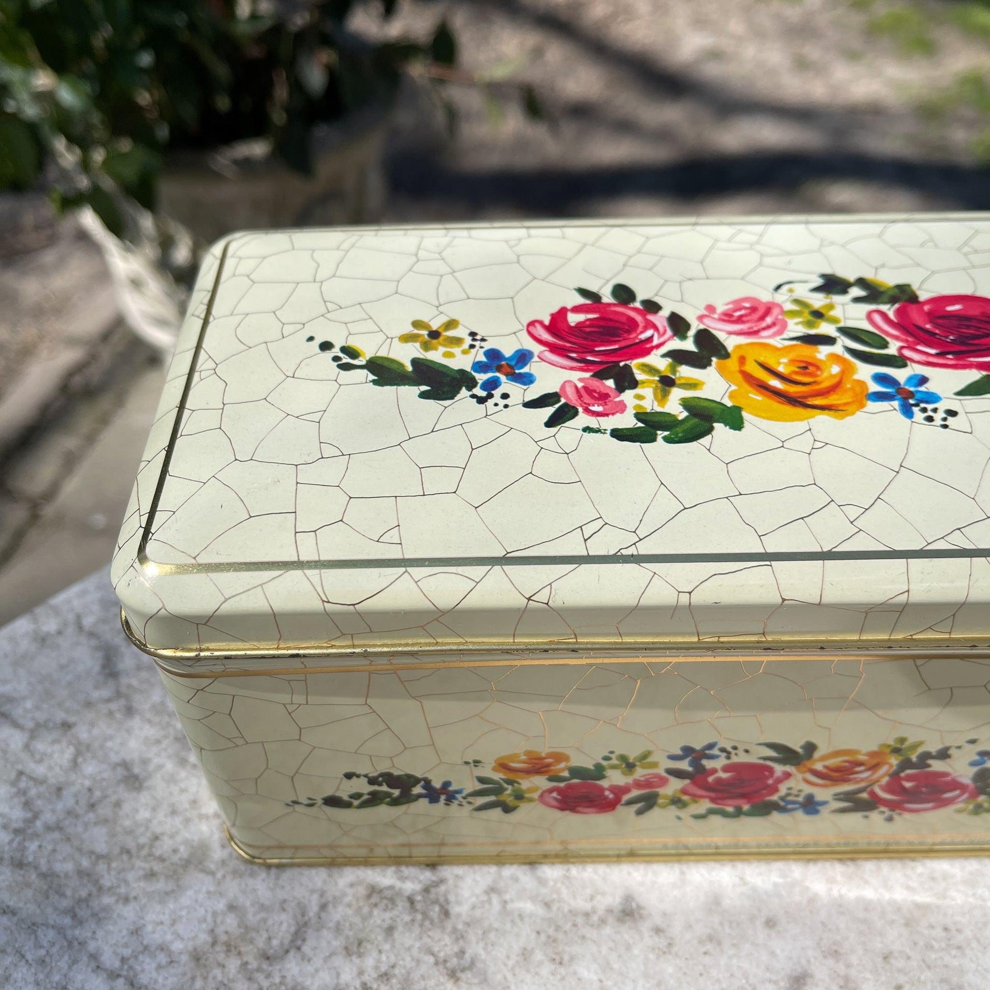 Vintage ontbijtkoek blik met rozen - Bamestra Curiosa