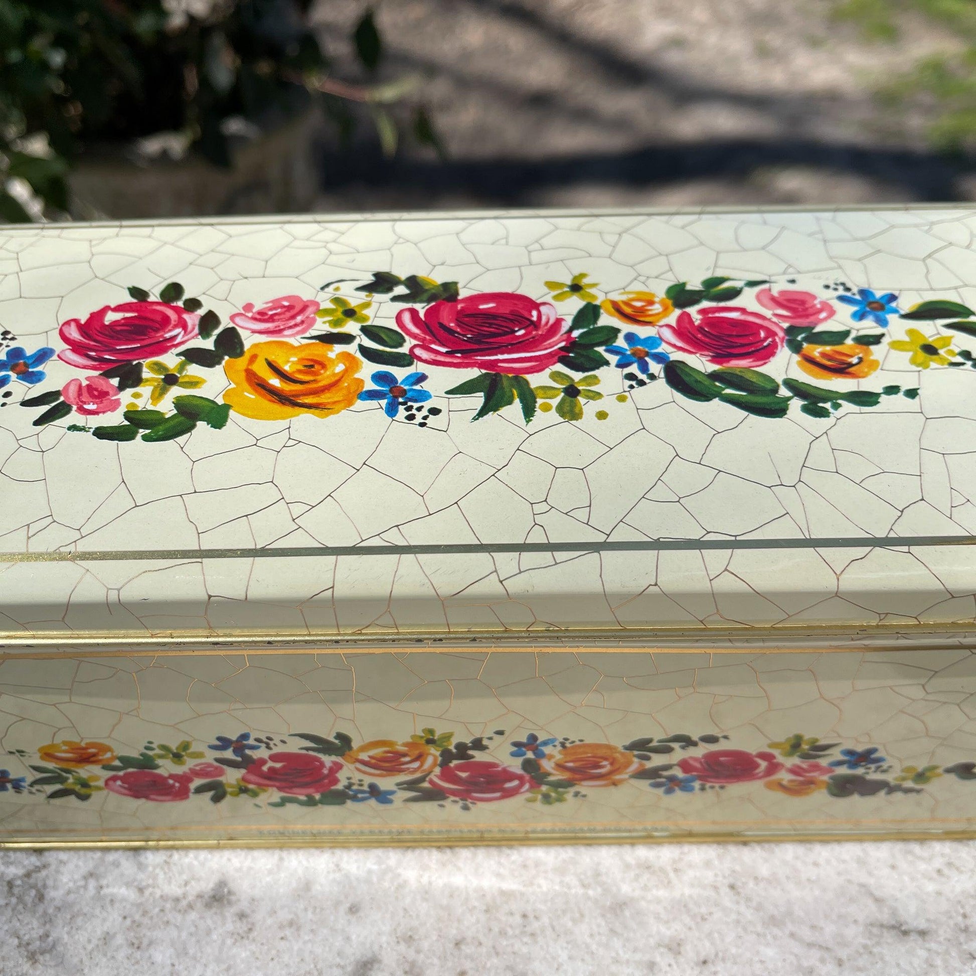 Vintage ontbijtkoek blik met rozen - Bamestra Curiosa