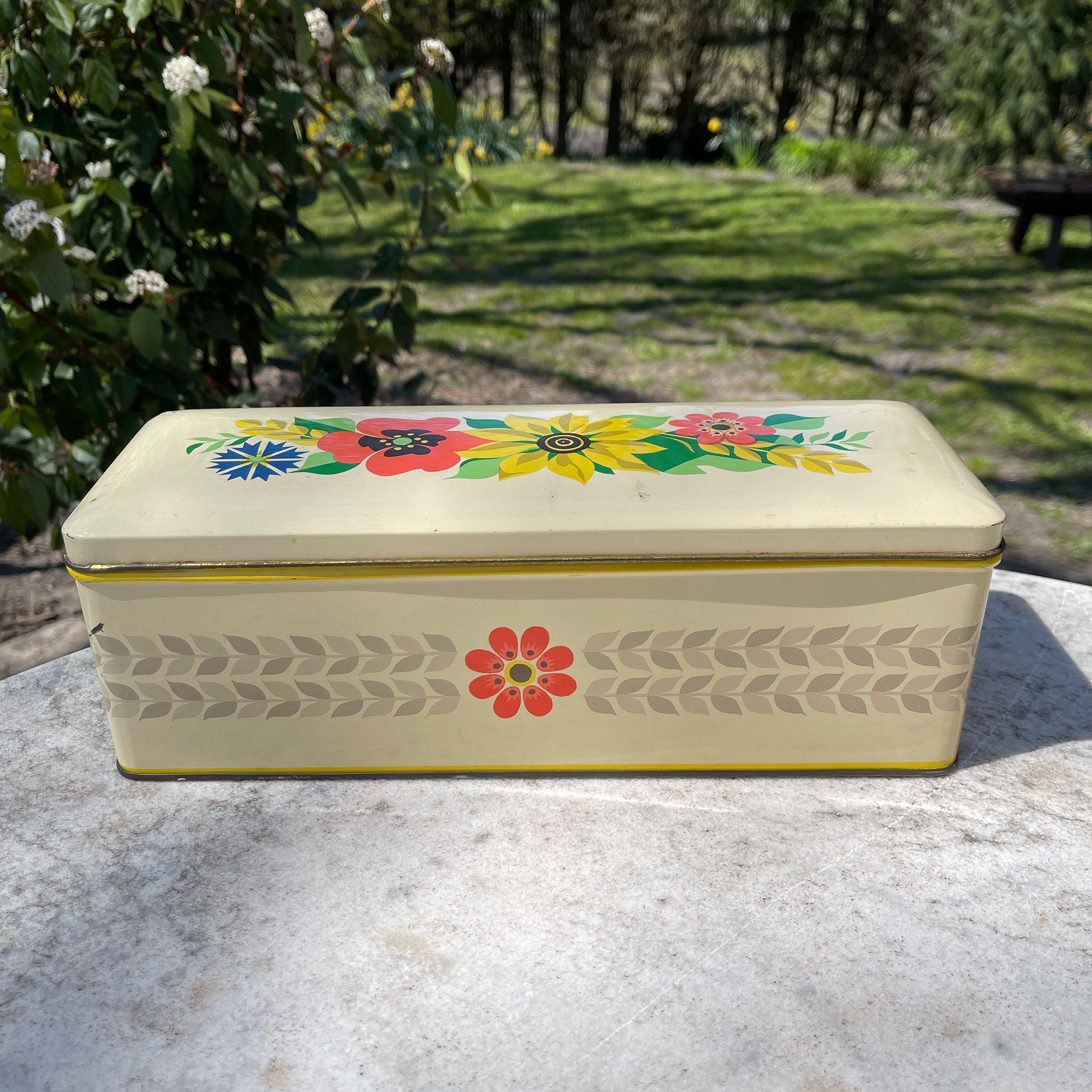 Vintage ontbijtkoek blik met veldbloemen - The Collectionist