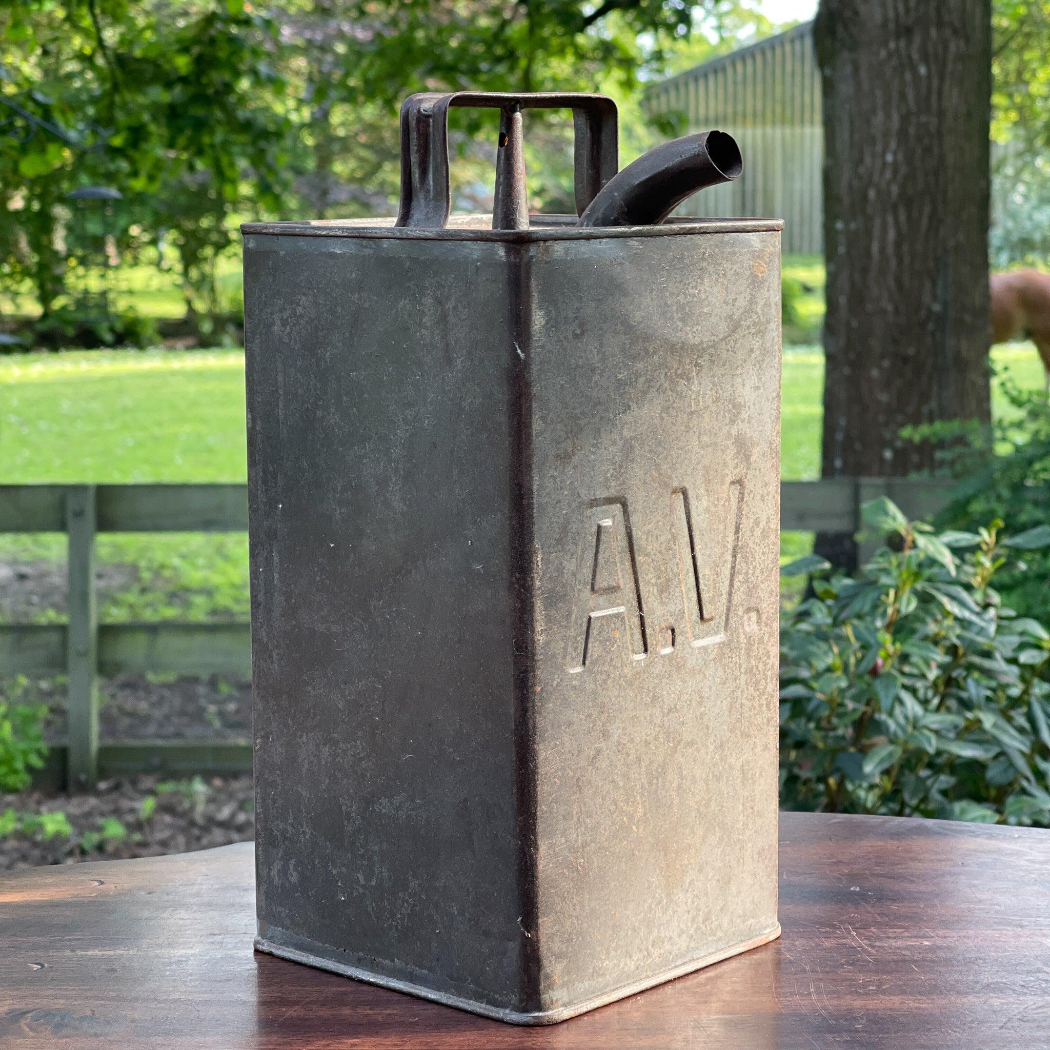 Vintage petroleum kan A.V. - The Collectionist