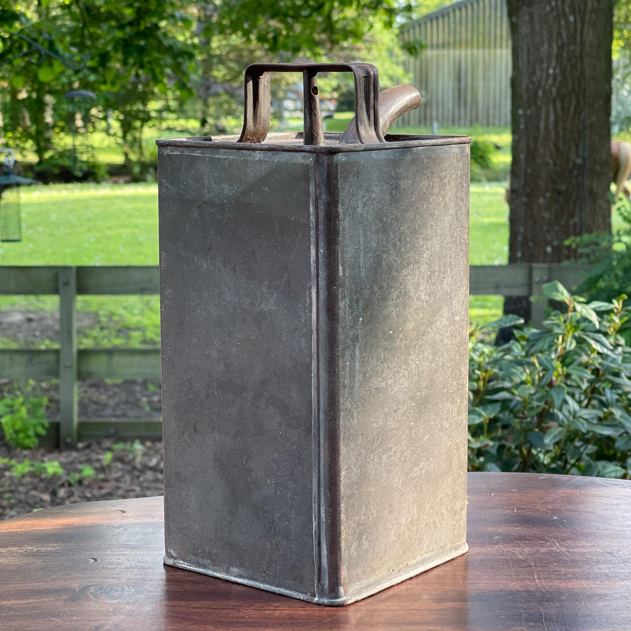 Vintage petroleum kan A.V. - The Collectionist