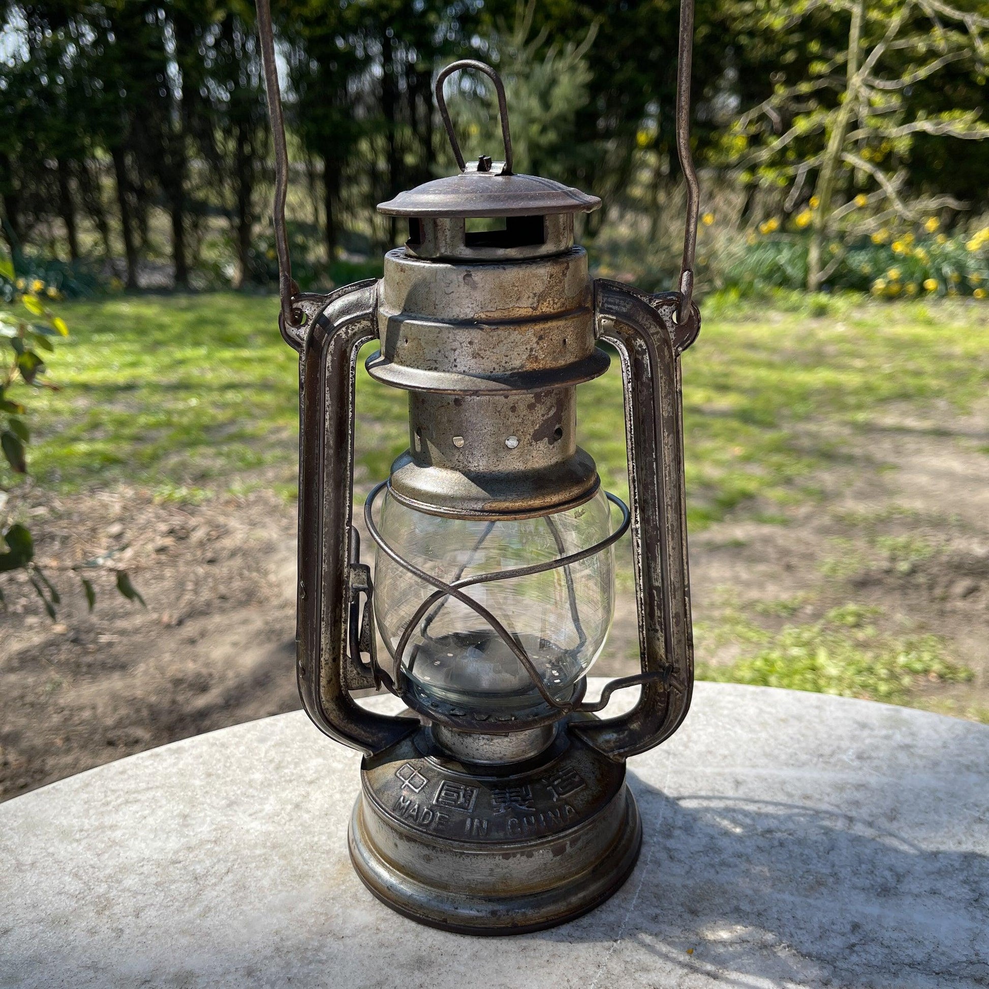 Vintage stormlantaarn petroleum lamp Big Wheel - Bamestra Curiosa