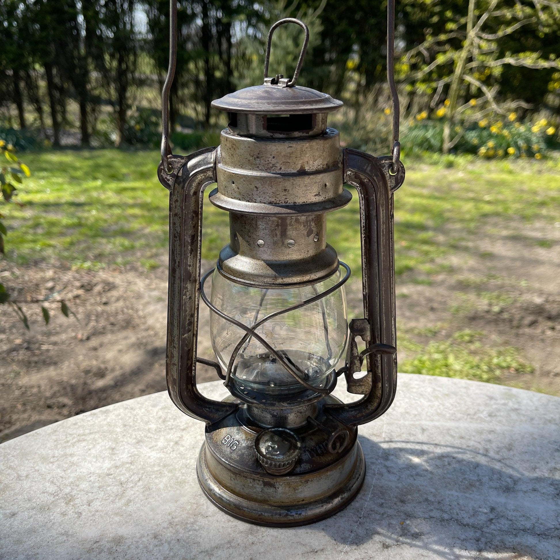 Vintage stormlantaarn petroleum lamp Big Wheel - Bamestra Curiosa