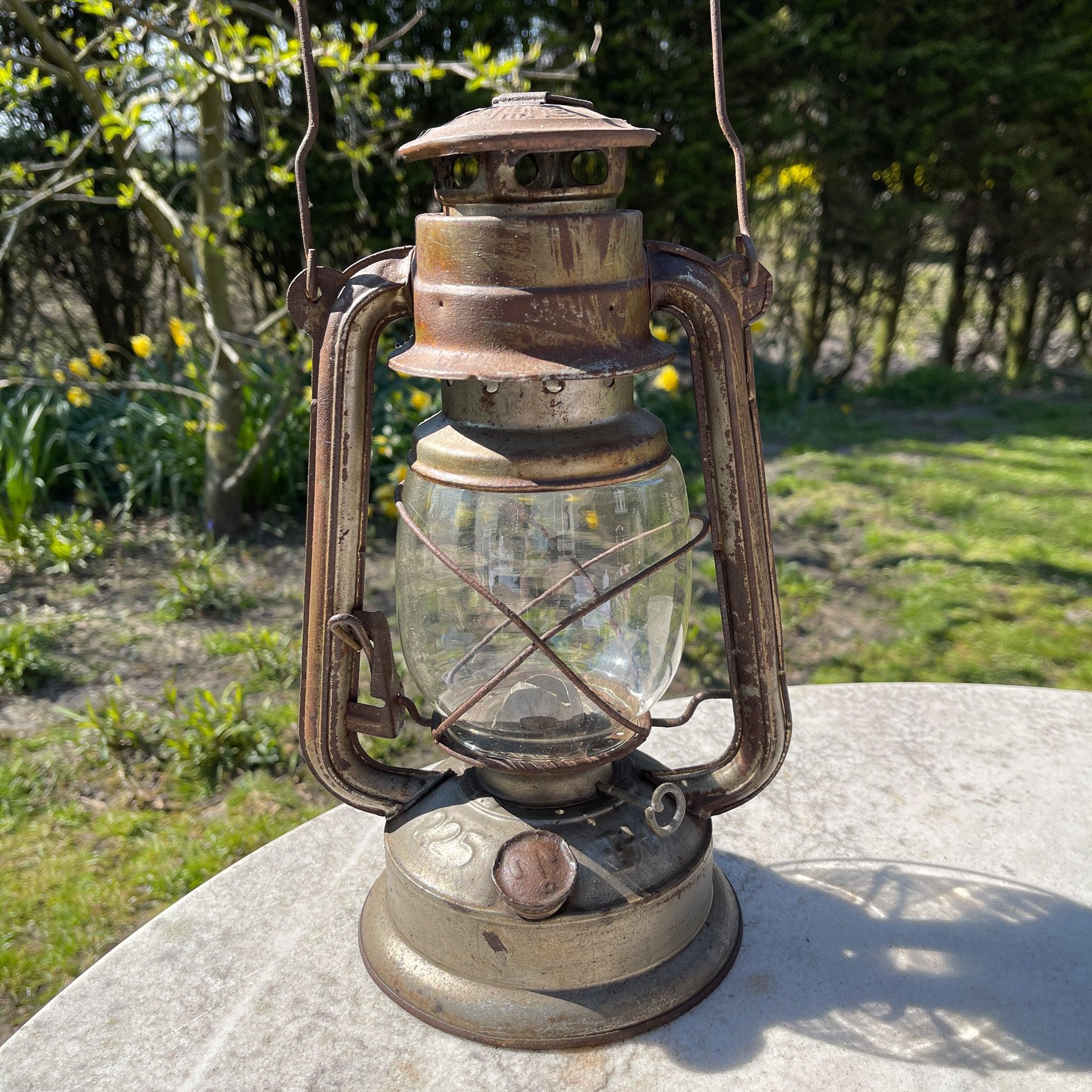 Vintage stormlantaarn Wang Guang 225 Petroleum lamp - The Collectionist