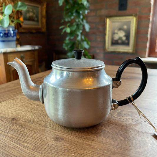 Vintage Tower brand theepot - Bamestra Curiosa