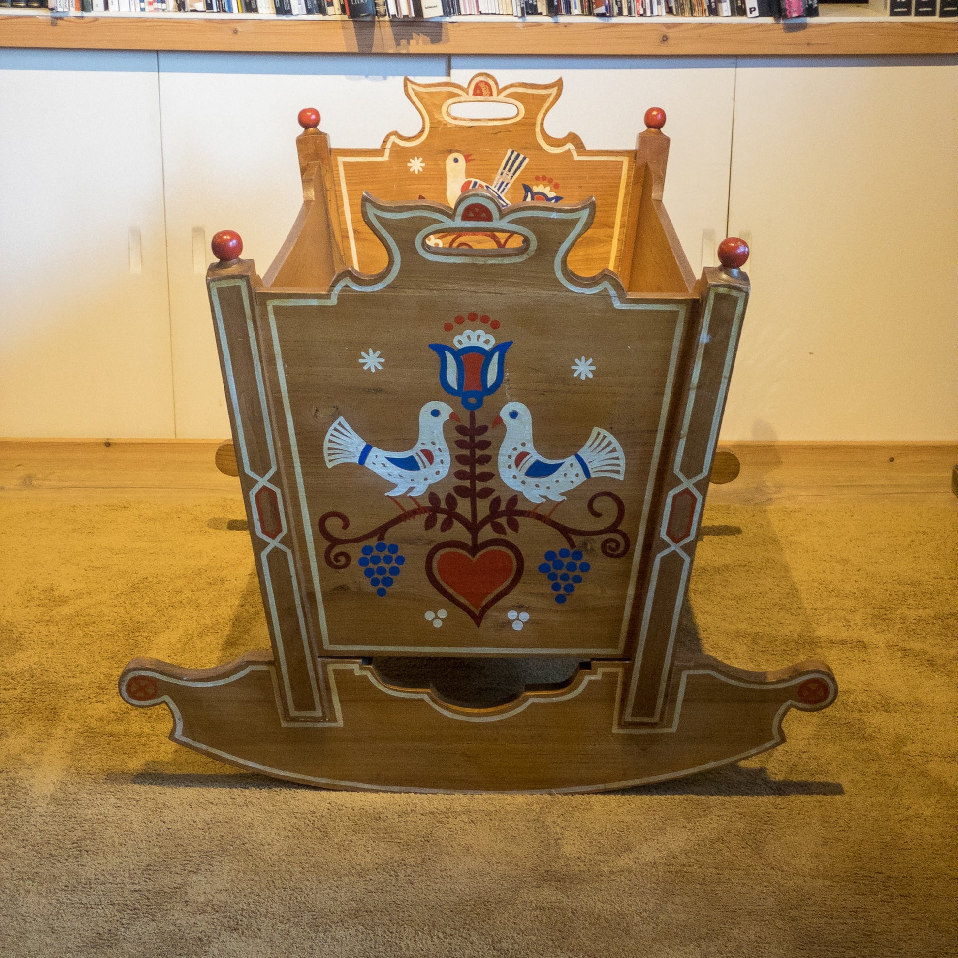 Vintage wieg van Kersenhout (1943) - The Collectionist