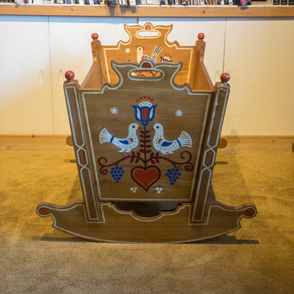 Vintage wieg van Kersenhout (1943) - The Collectionist